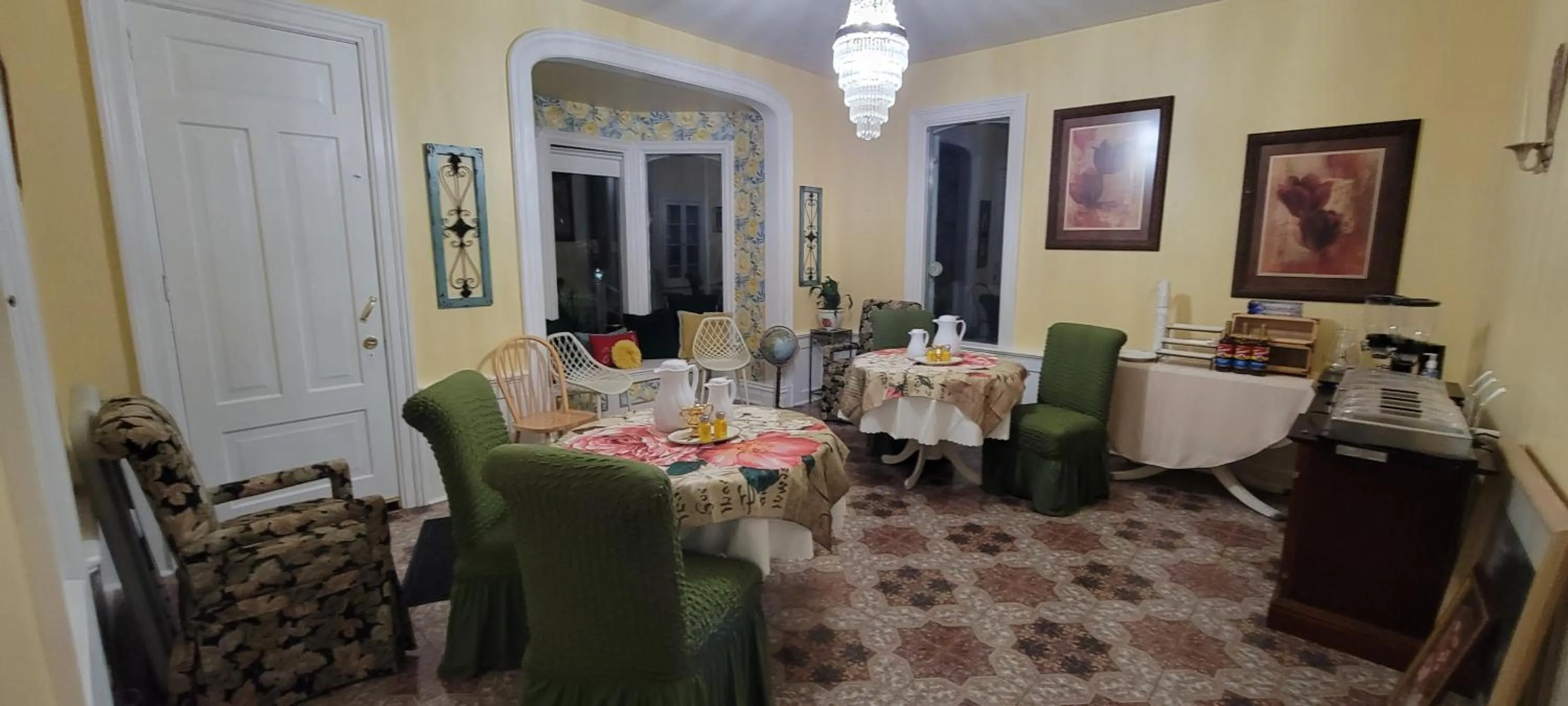 Dining area in Holland Farmhouse Inn B&B