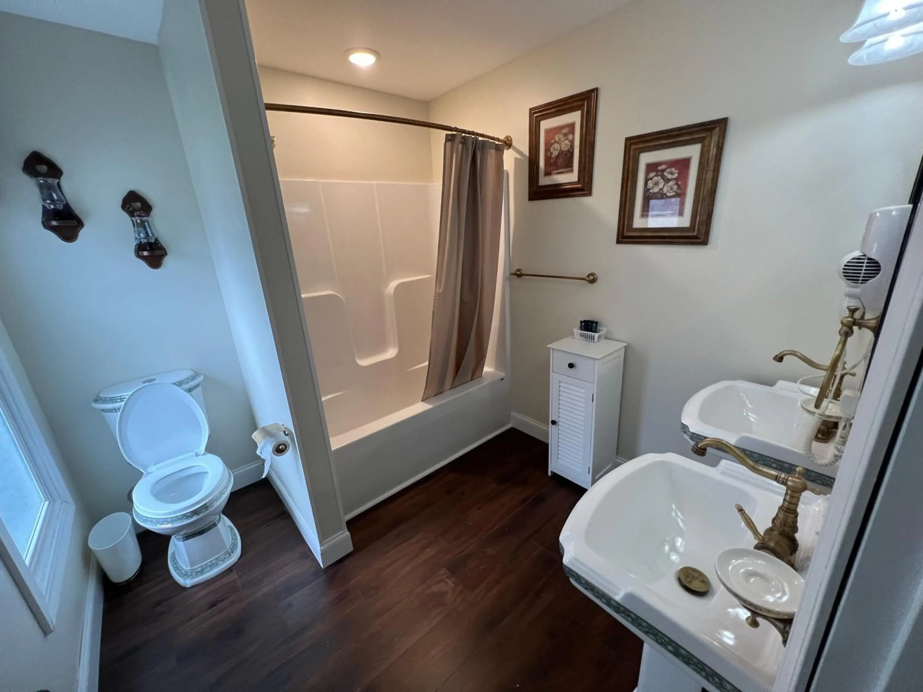 Bathroom in Holland Farmhouse Inn B&B