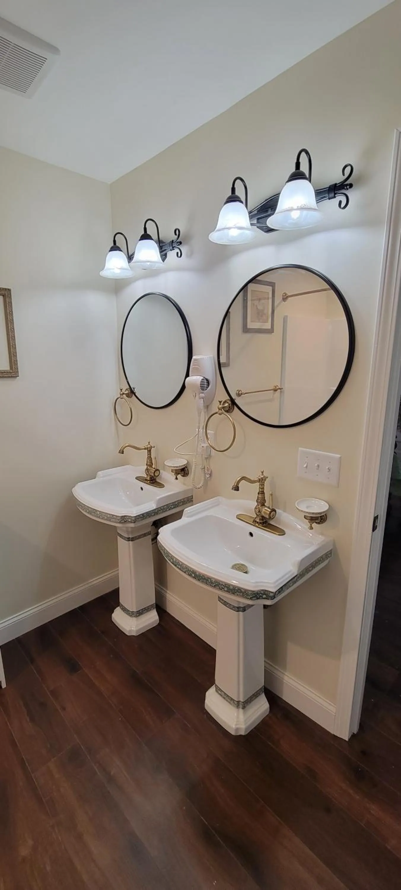 Bathroom in Holland Farmhouse Inn B&B