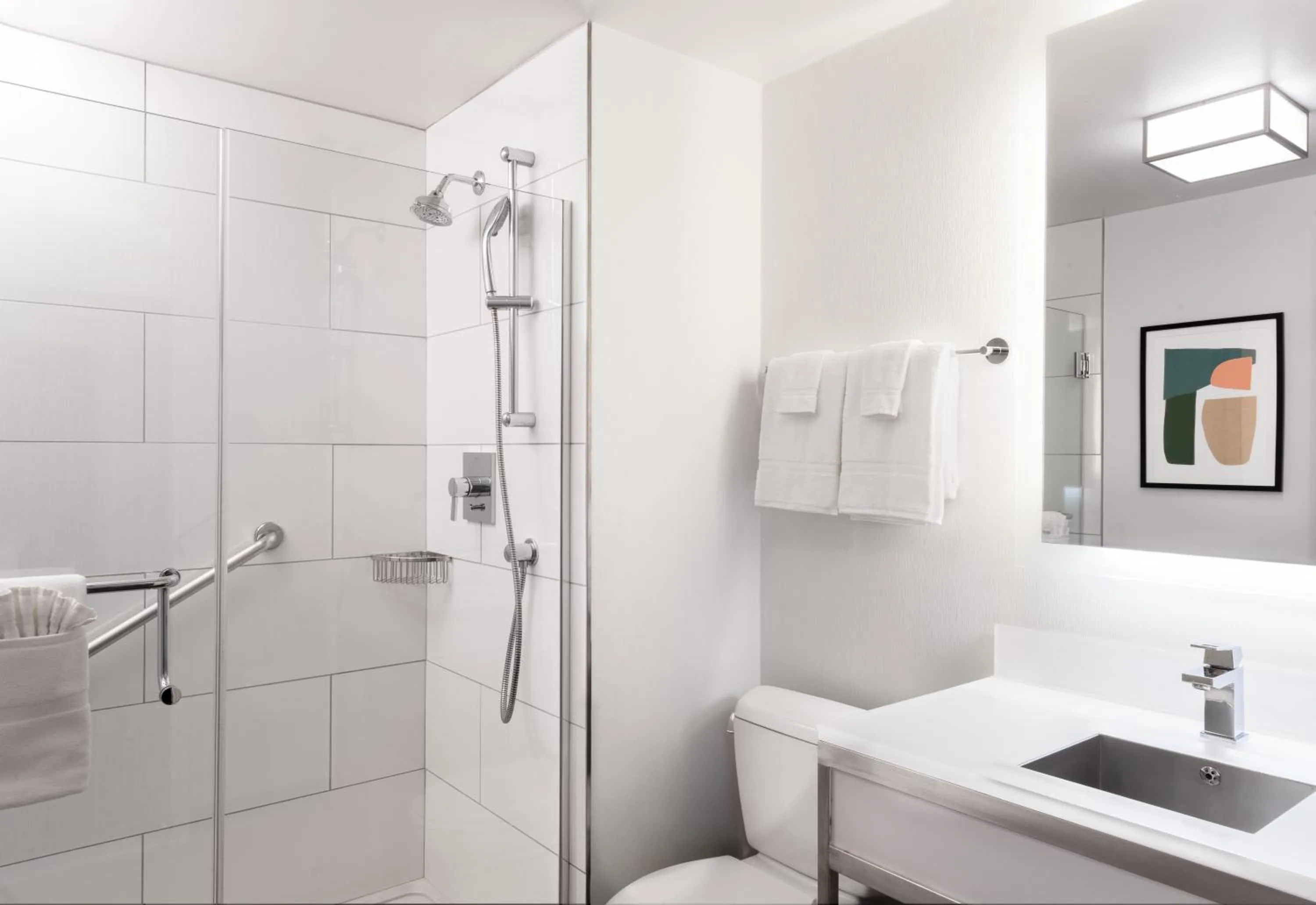 Shower in Holiday Inn - Chicago Dwtn - The Mart by IHG