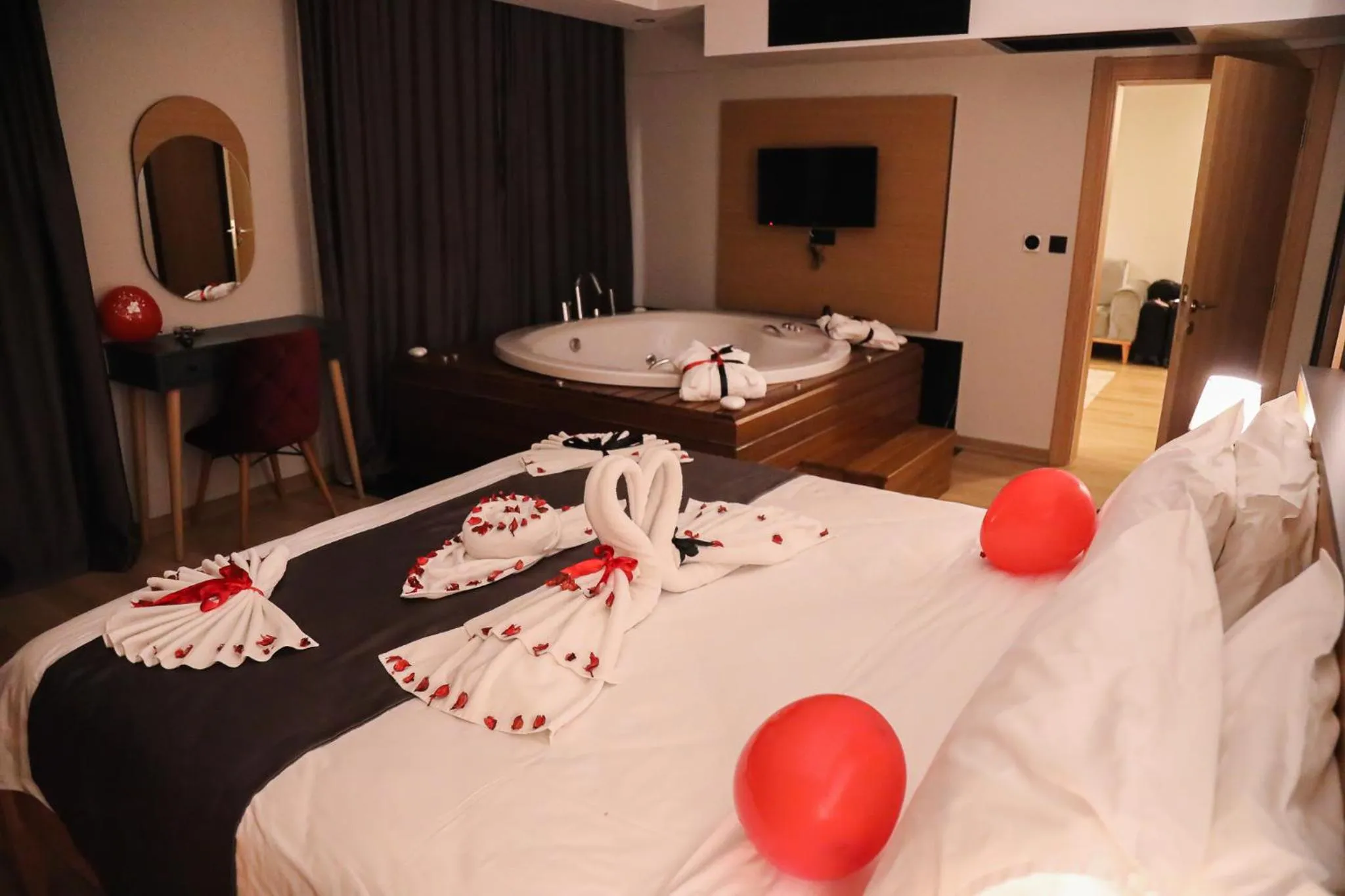 Photo of the whole room, Bed in Şehrar Suite Hotel