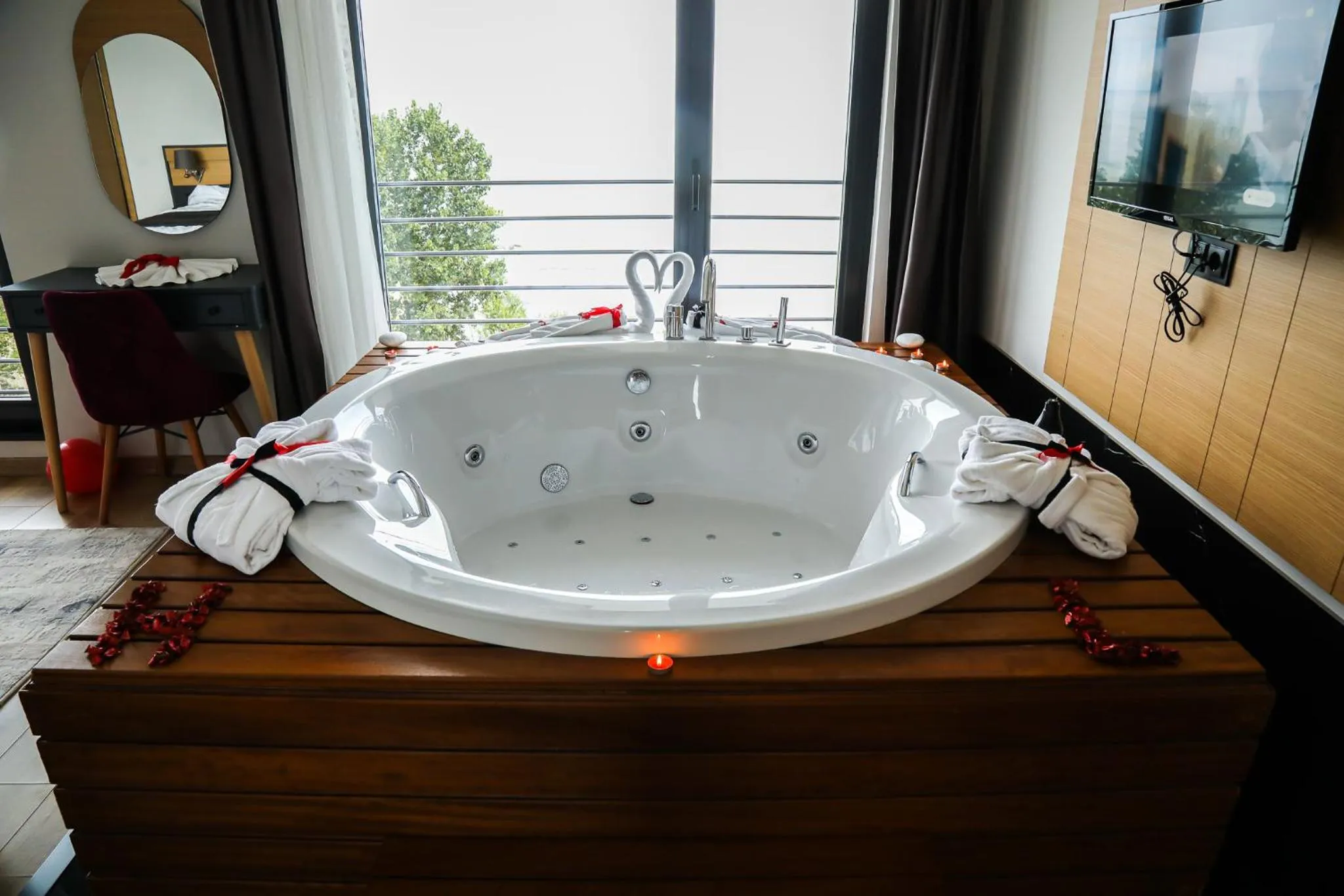 Hot Tub in Şehrar Suite Hotel