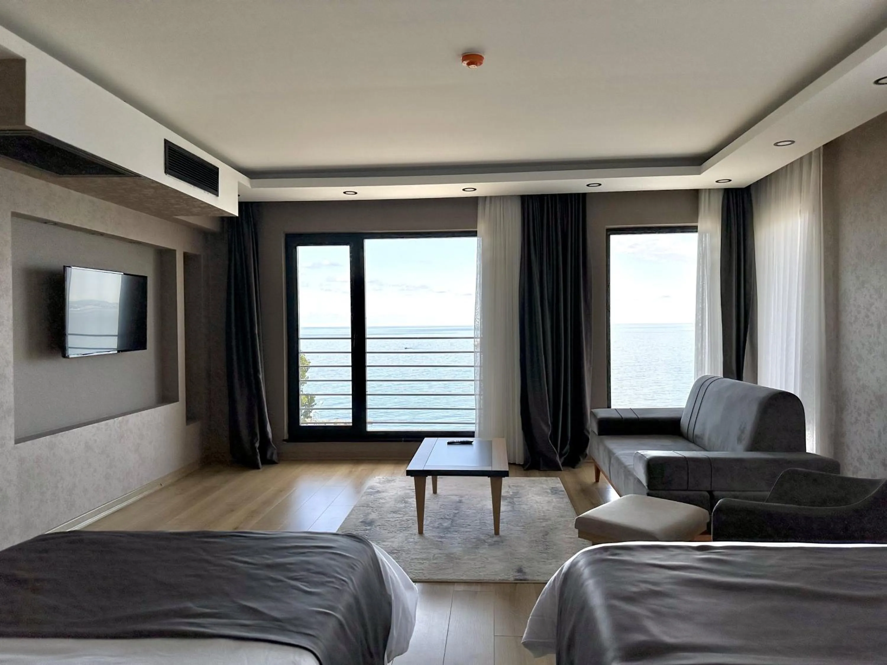 Communal lounge/ TV room, Bed in Şehrar Suite Hotel