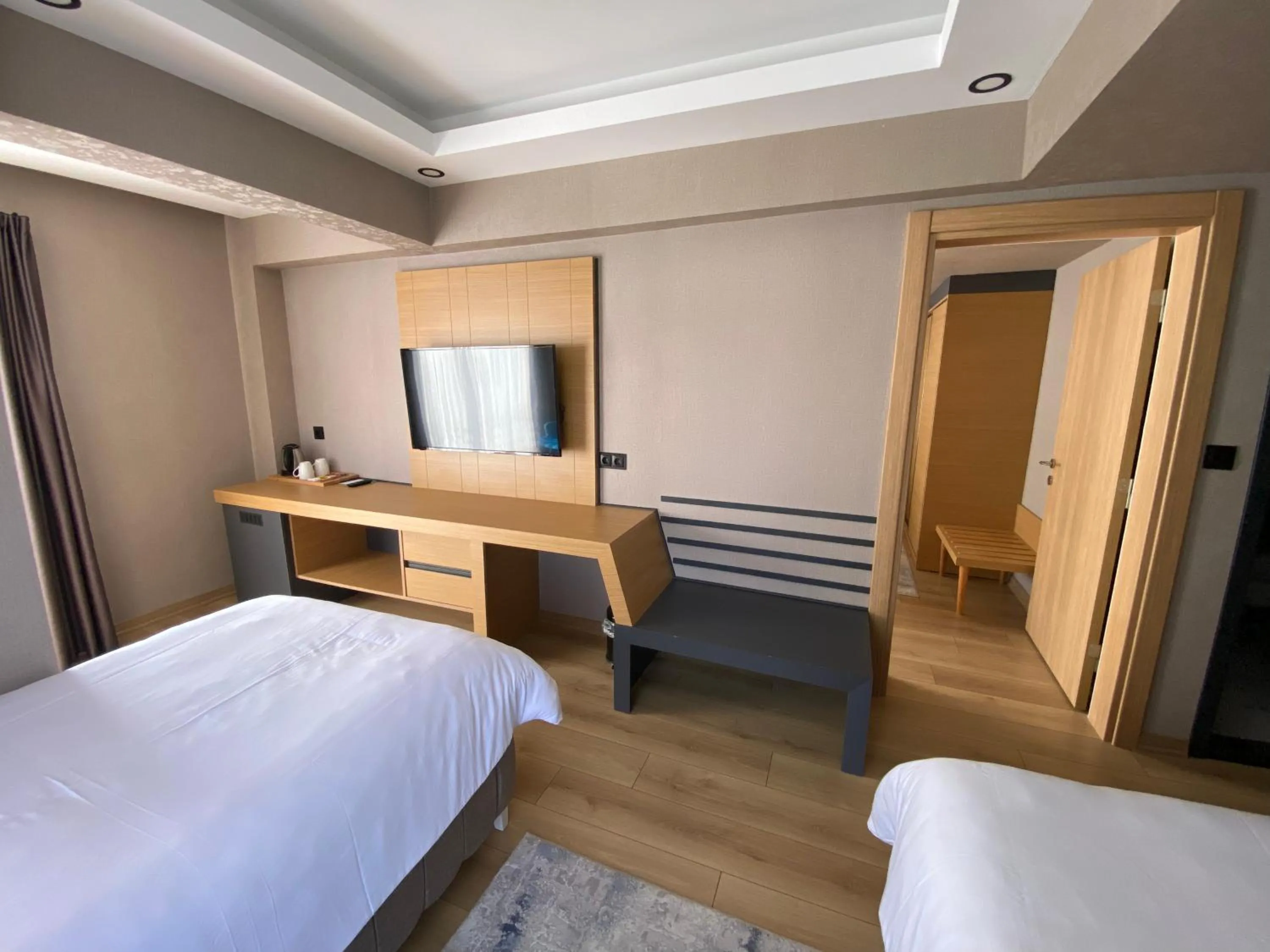 Communal lounge/ TV room, Bed in Şehrar Suite Hotel