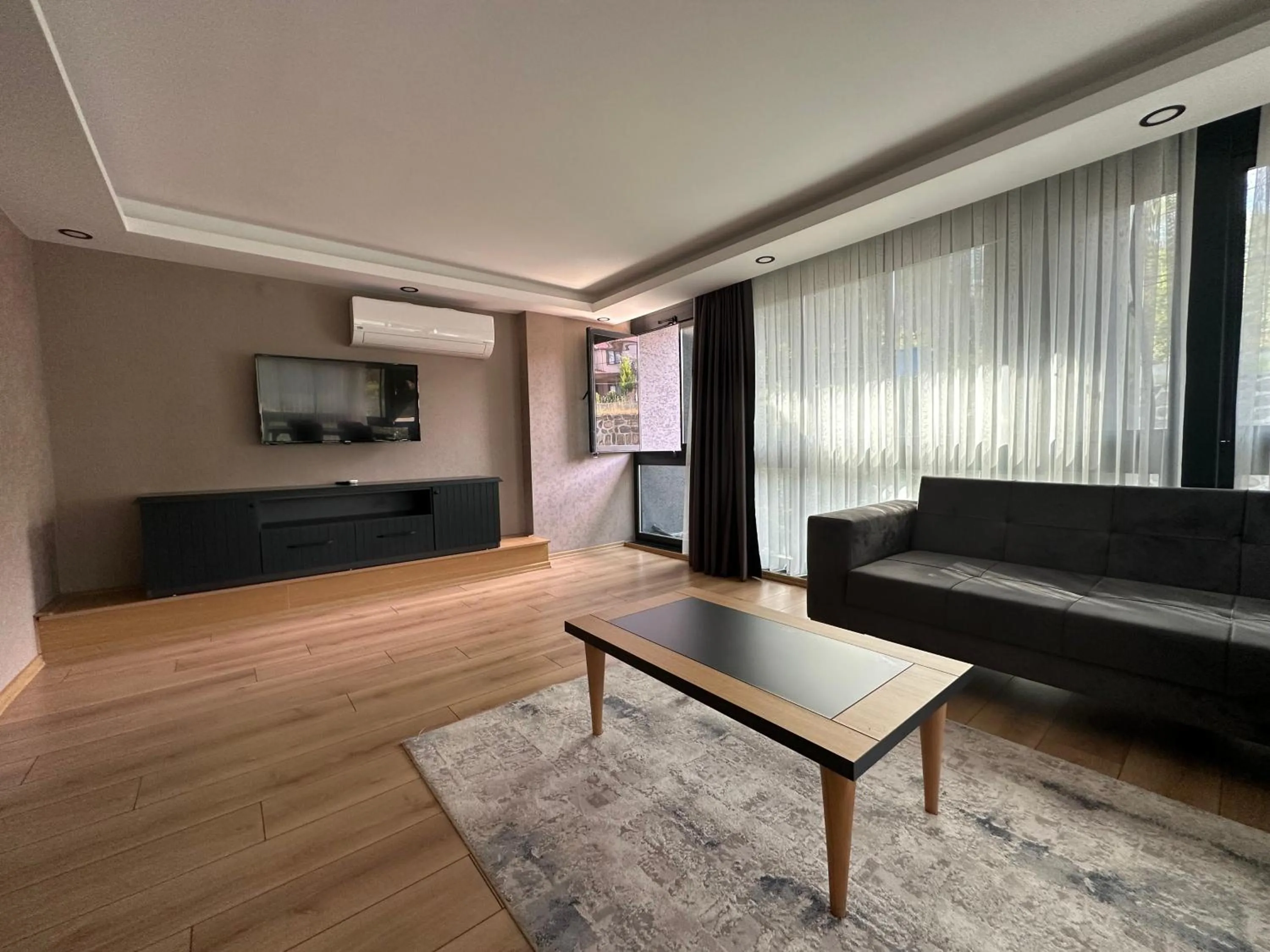 Communal lounge/ TV room in Şehrar Suite Hotel