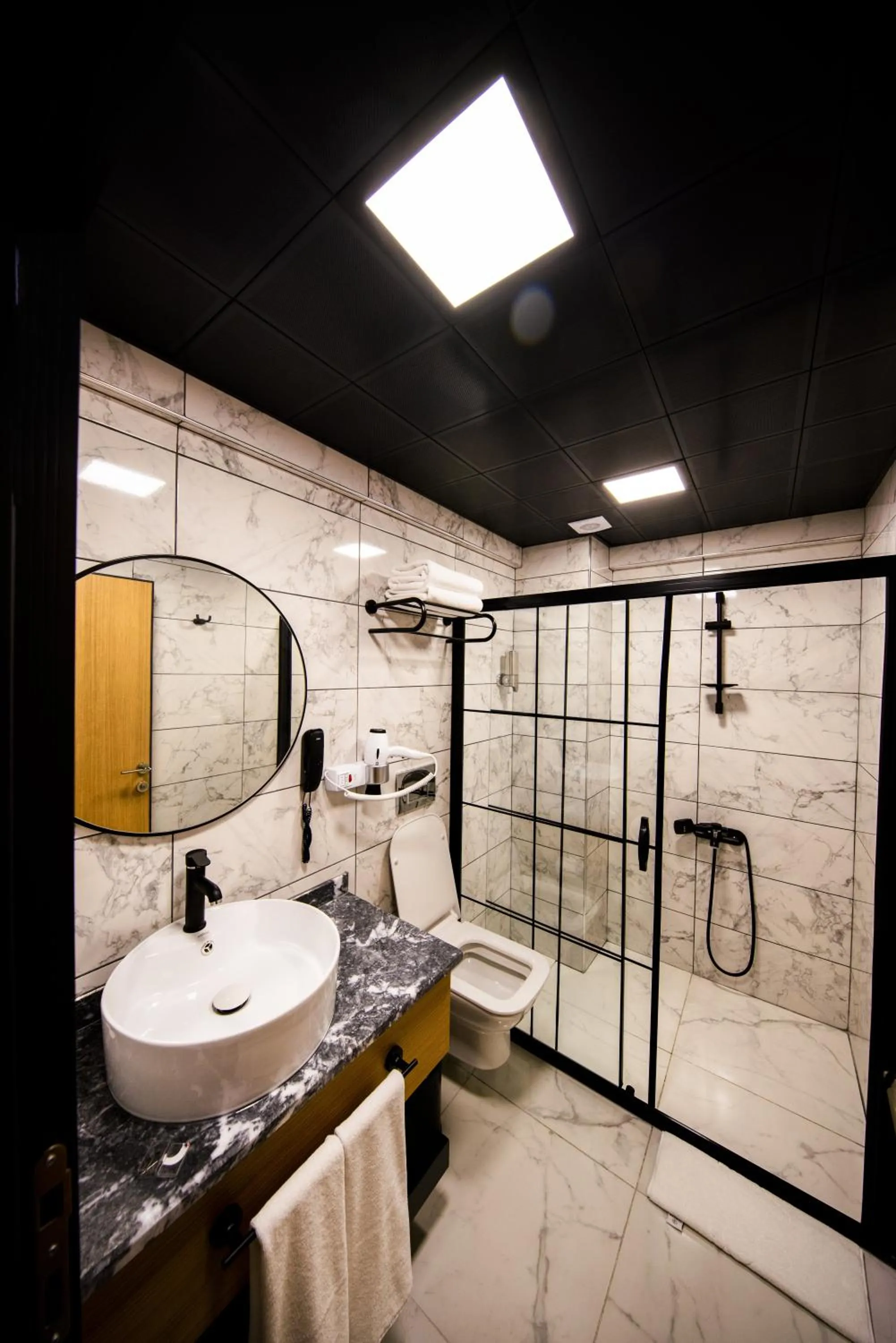 Toilet in Şehrar Suite Hotel