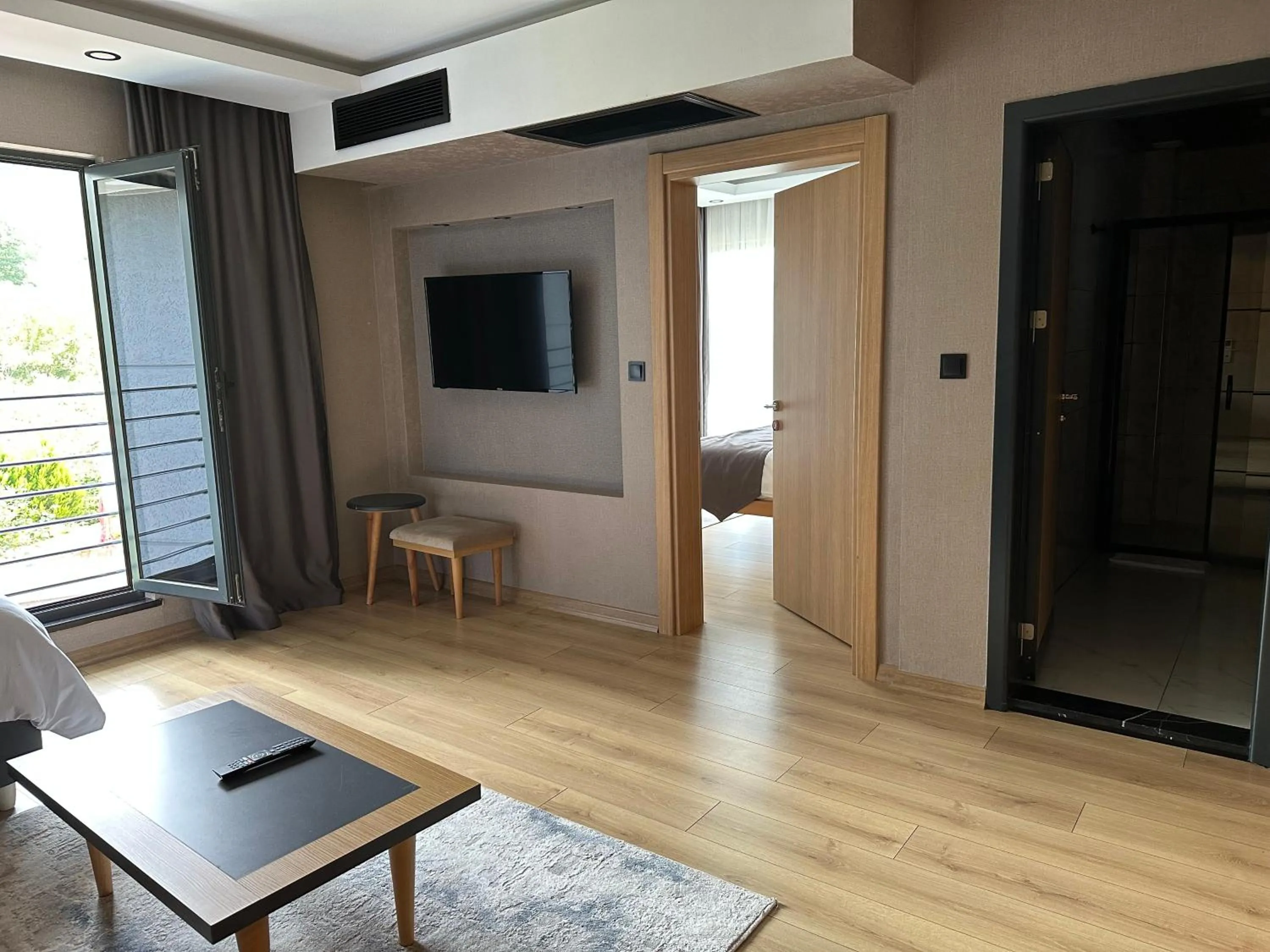 Communal lounge/ TV room in Şehrar Suite Hotel