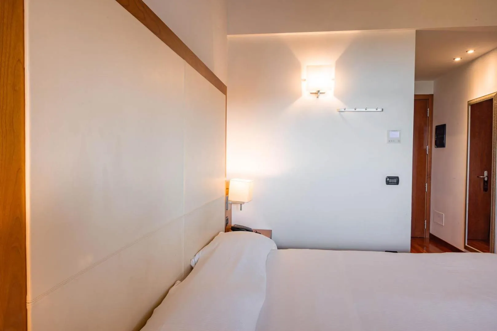 Spring, Bed in Hotel Mavino