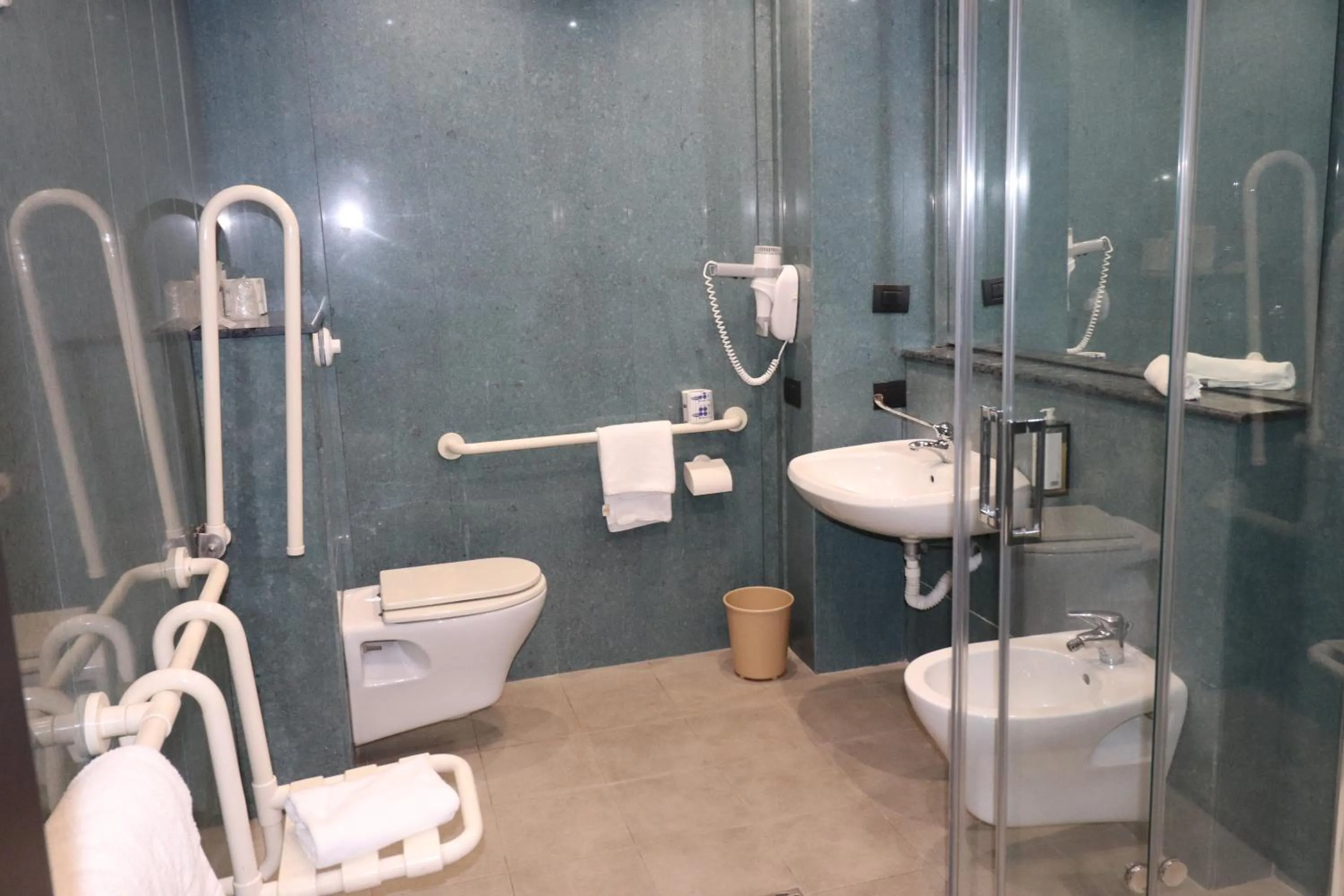 Bathroom in Hotel Domenichino