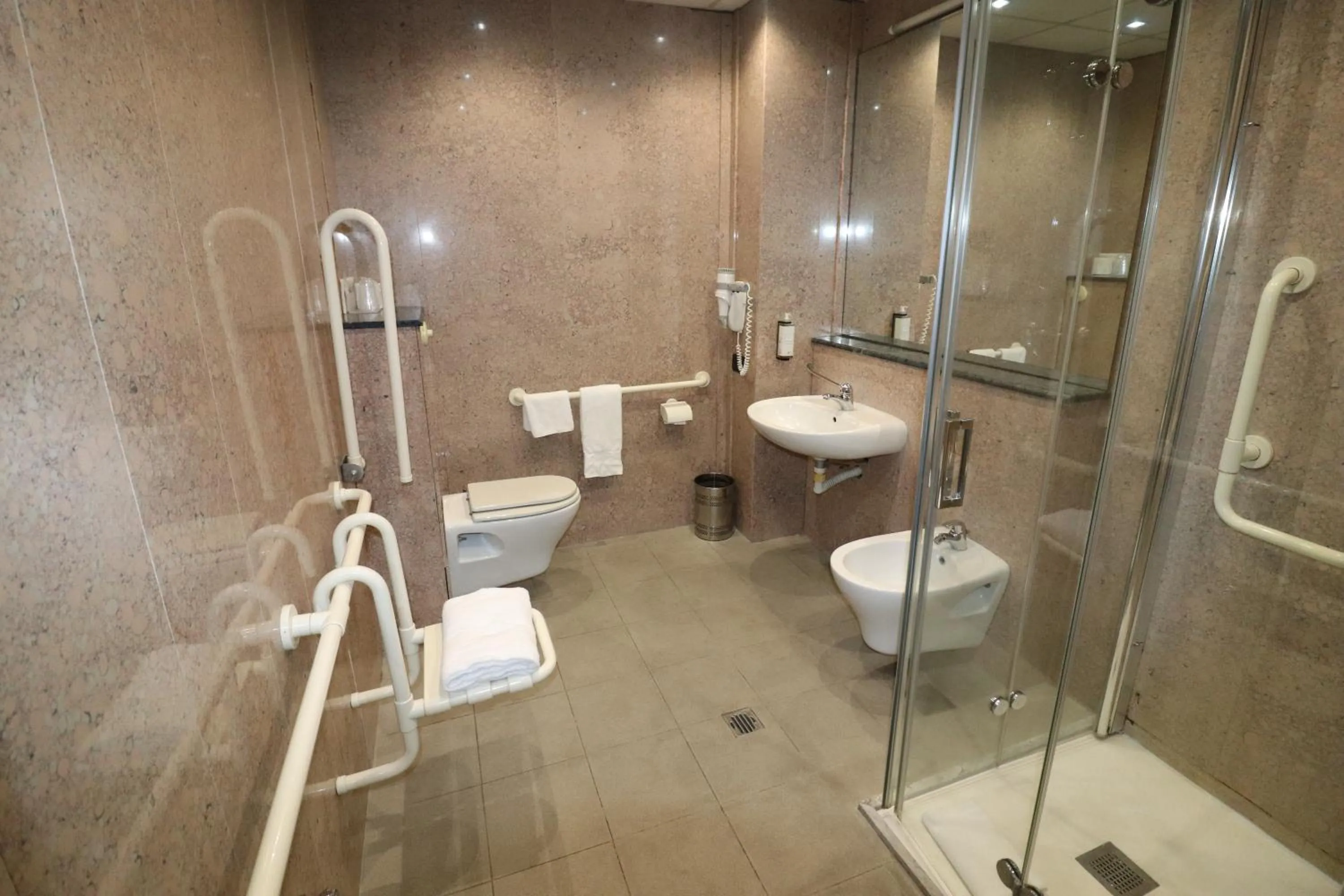 Bathroom in Hotel Domenichino