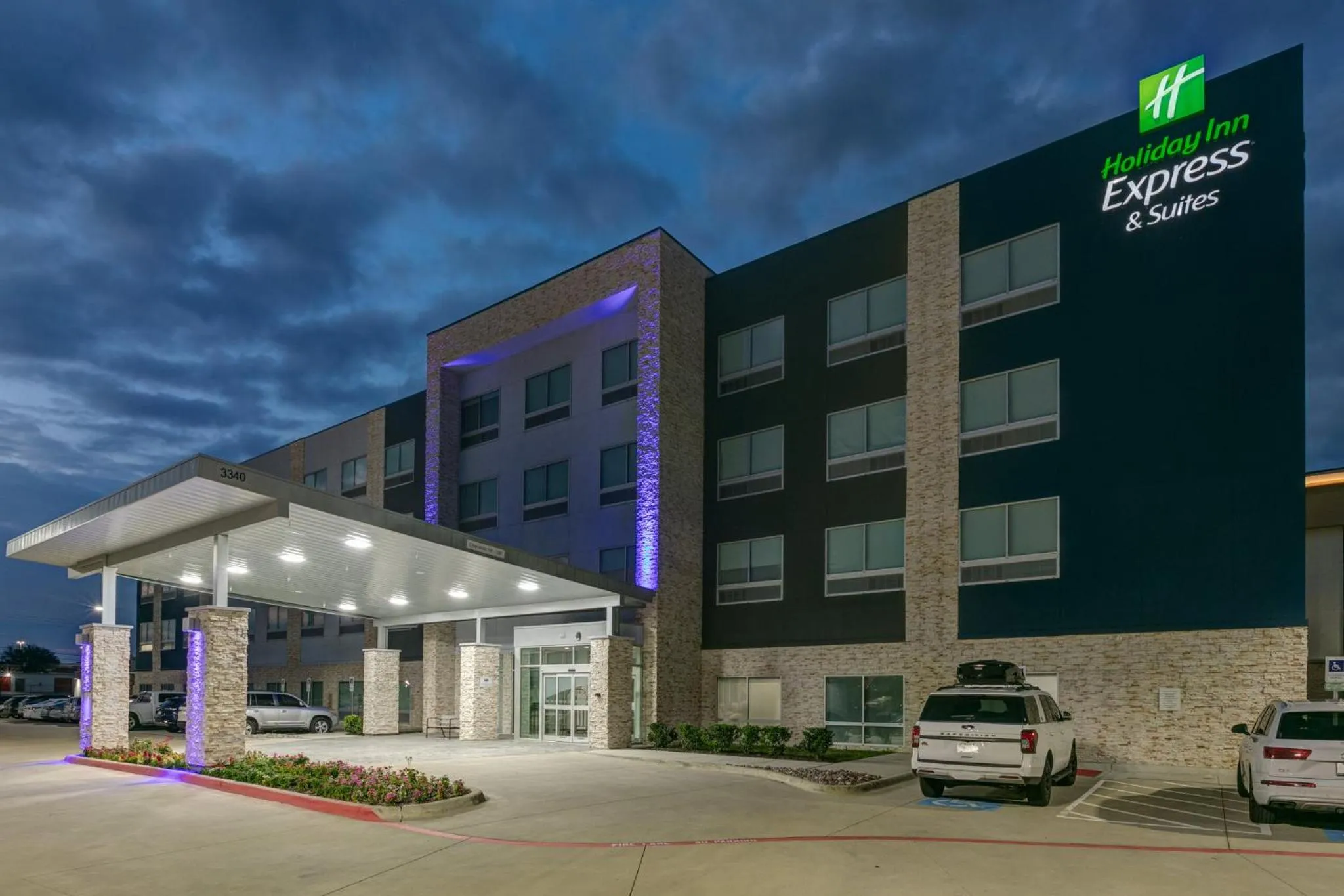 Property building in HOLIDAY INN EXPRESS & SUITES DALLAS PLANO NORTH by IHG
