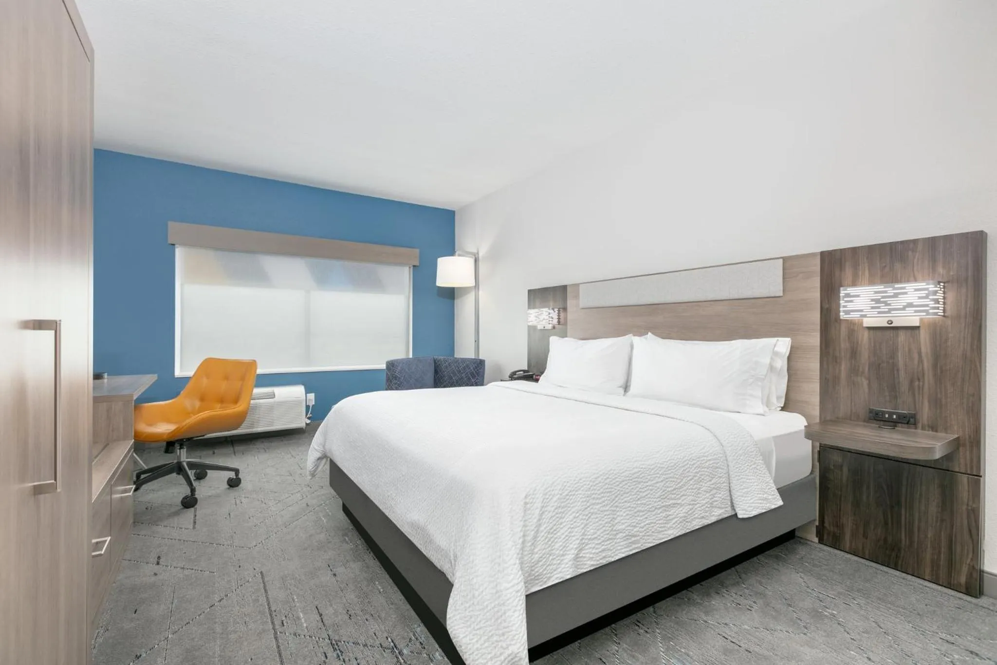 Photo of the whole room, Bed in HOLIDAY INN EXPRESS & SUITES DALLAS PLANO NORTH by IHG