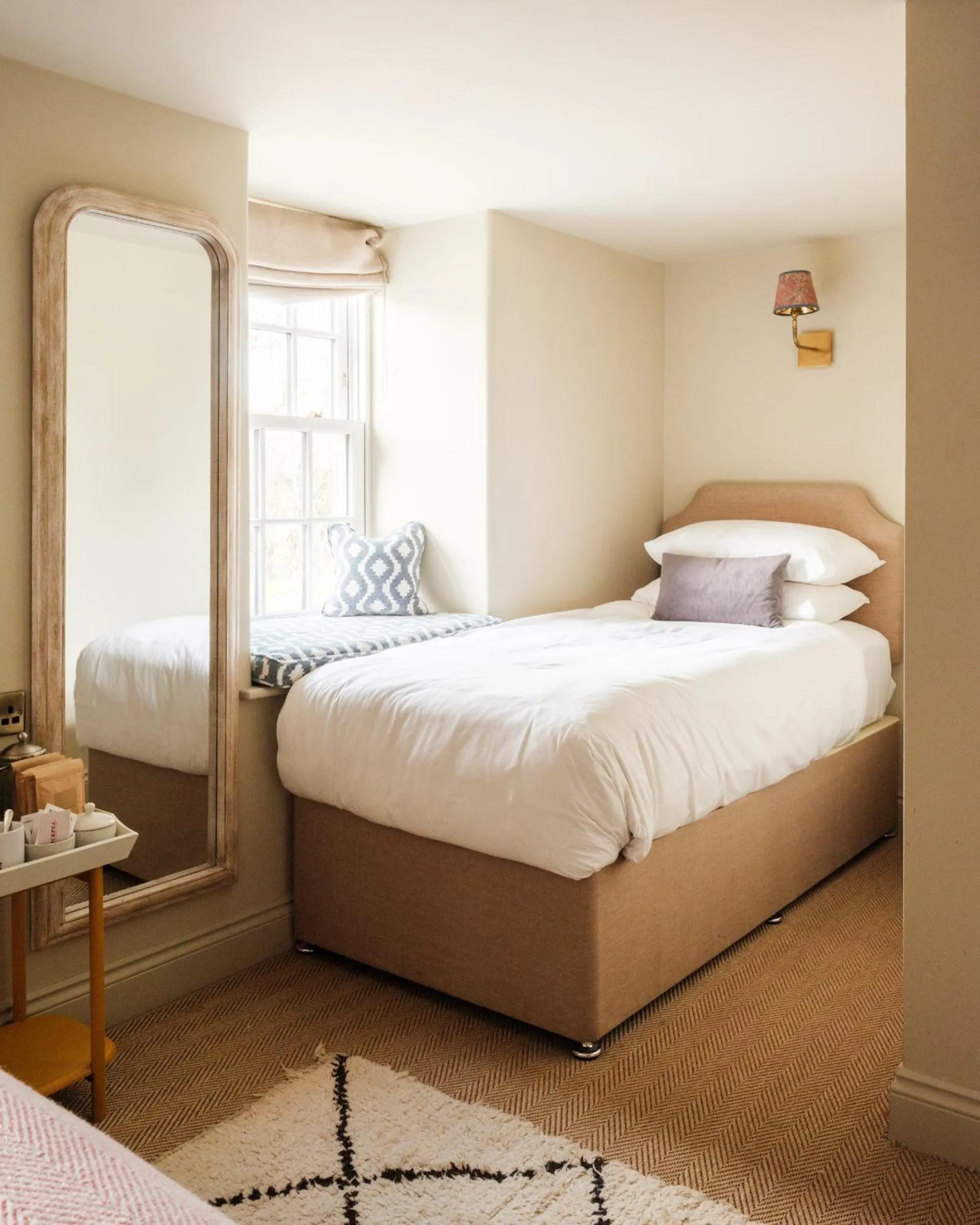 Bedroom, Bed in The Bell & Crown