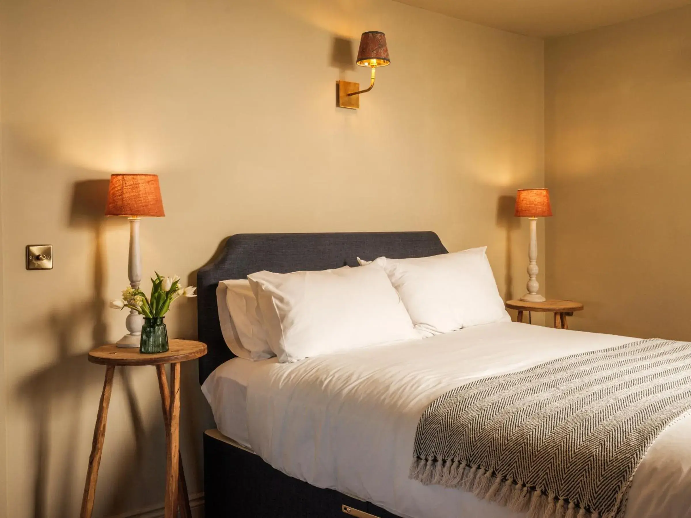 Double Room with Private Bathroom in The Bell & Crown Double Room with Private Bathroom in The Bell & Crown