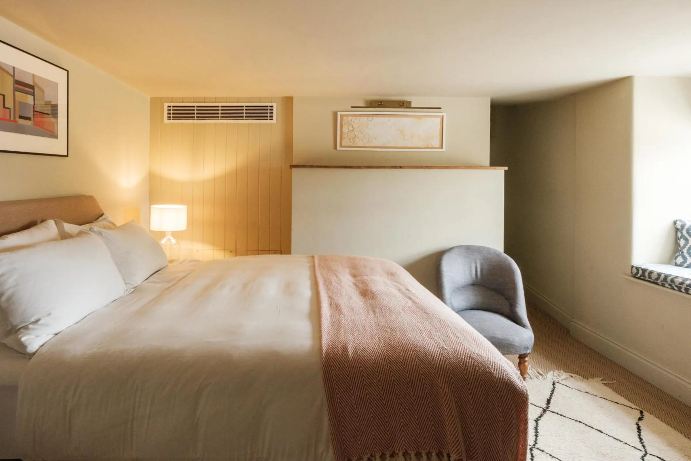 Bedroom, Bed in The Bell & Crown