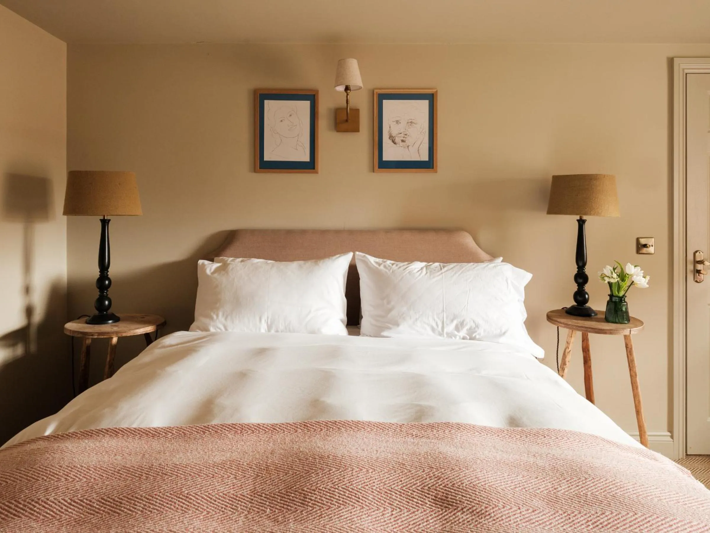 Bedroom, Bed in The Bell & Crown