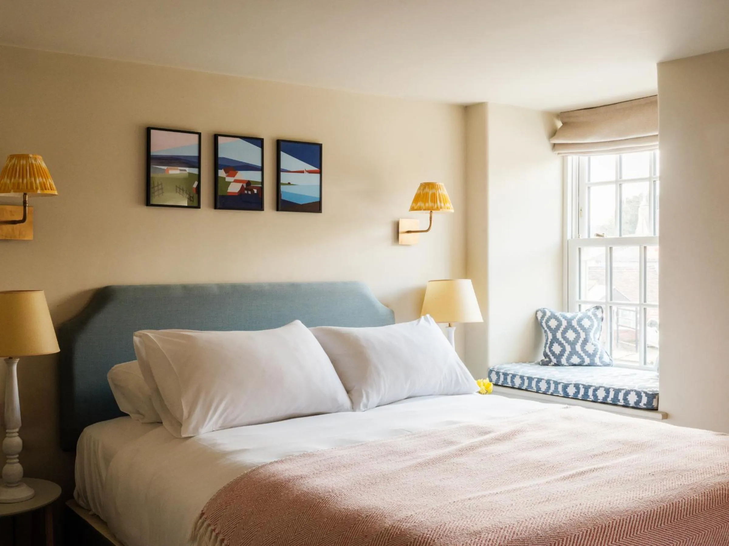 Bedroom, Bed in The Bell & Crown