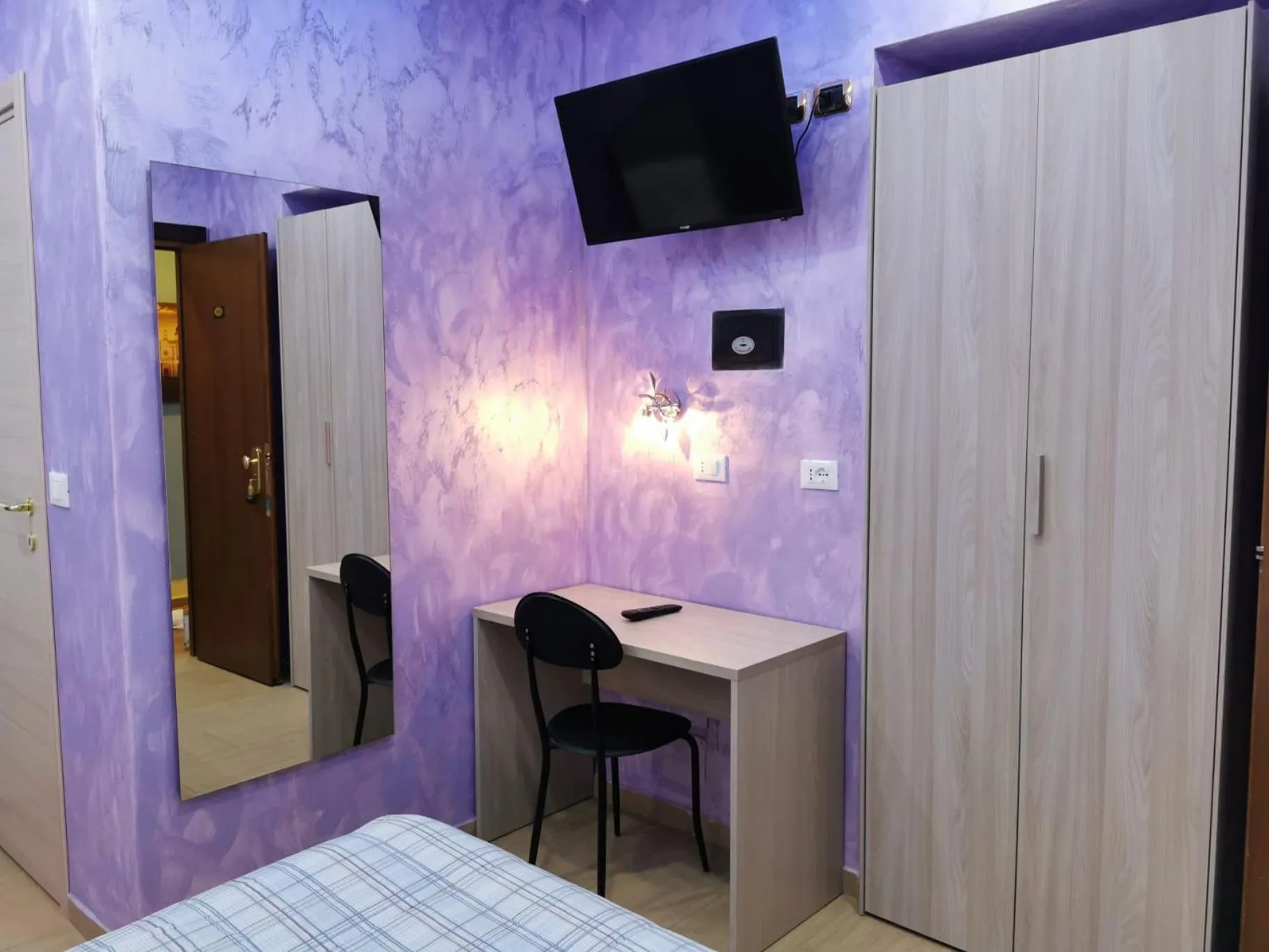 Bed in Hotel Orchidea