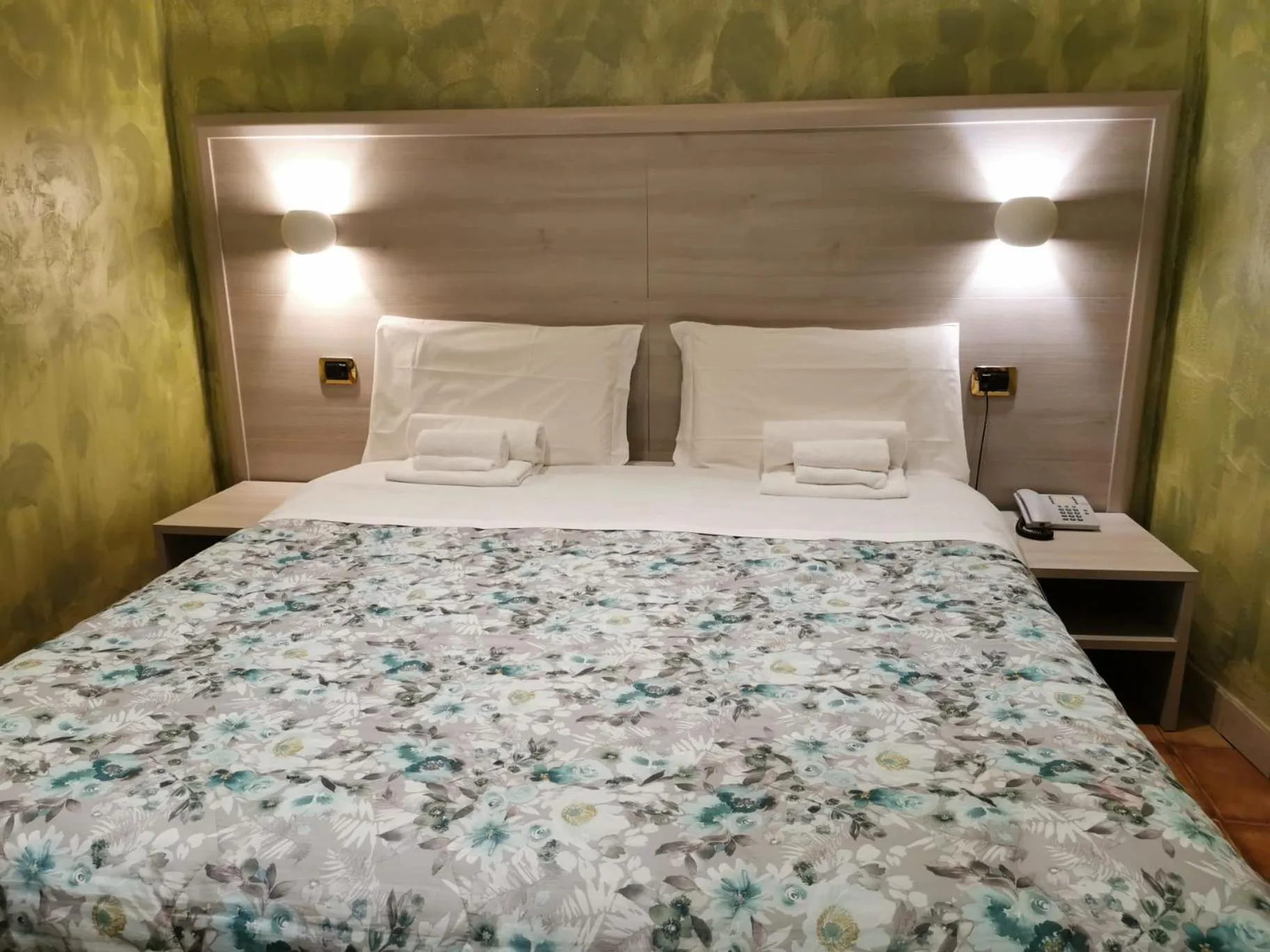 Bed in Hotel Orchidea