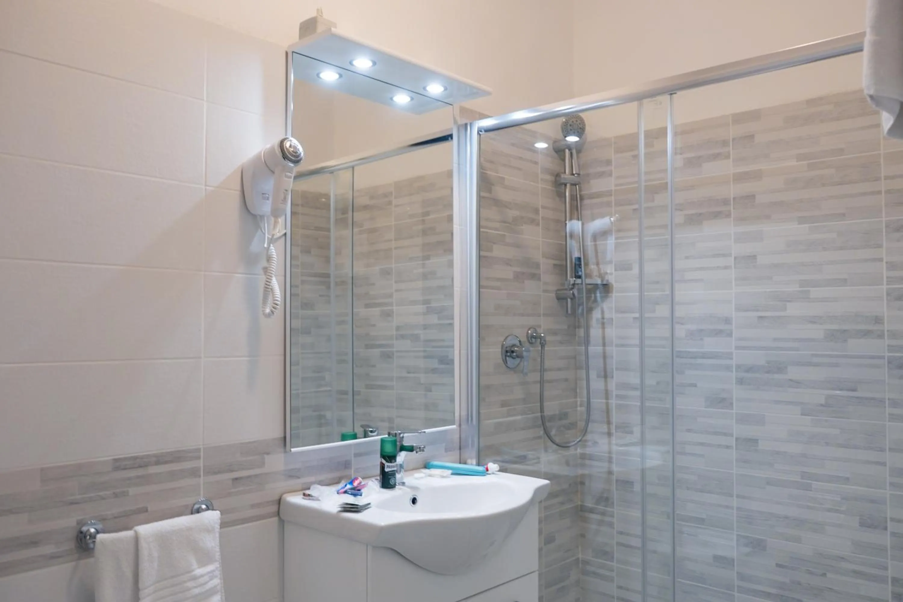 Shower in Hotel d'Este