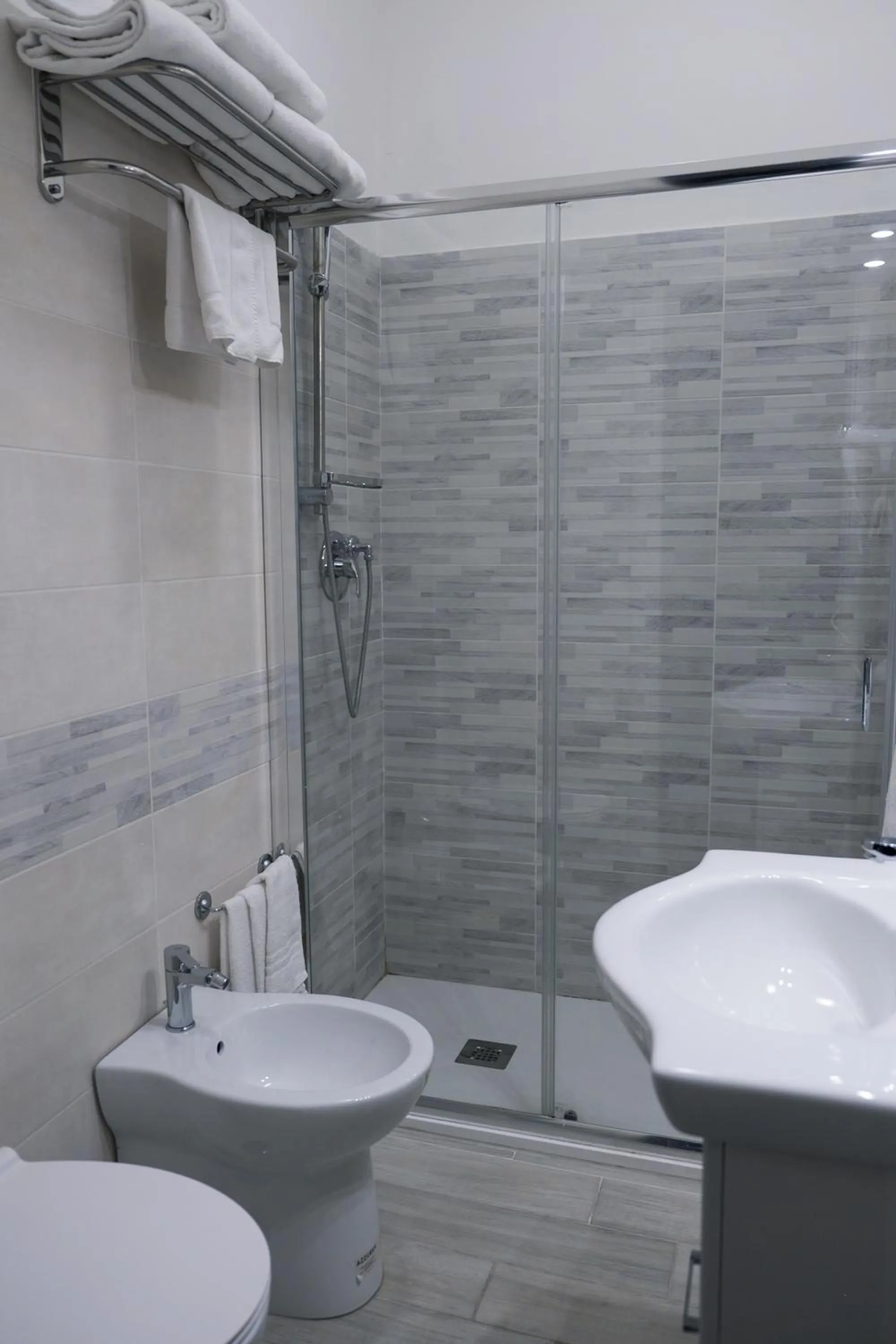 Shower in Hotel d'Este