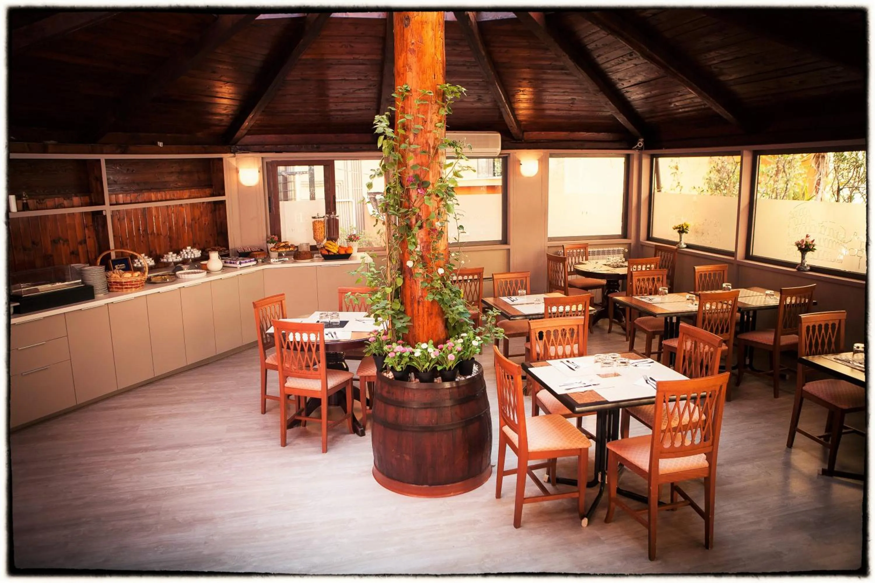 Restaurant/places to eat in Hotel d'Este