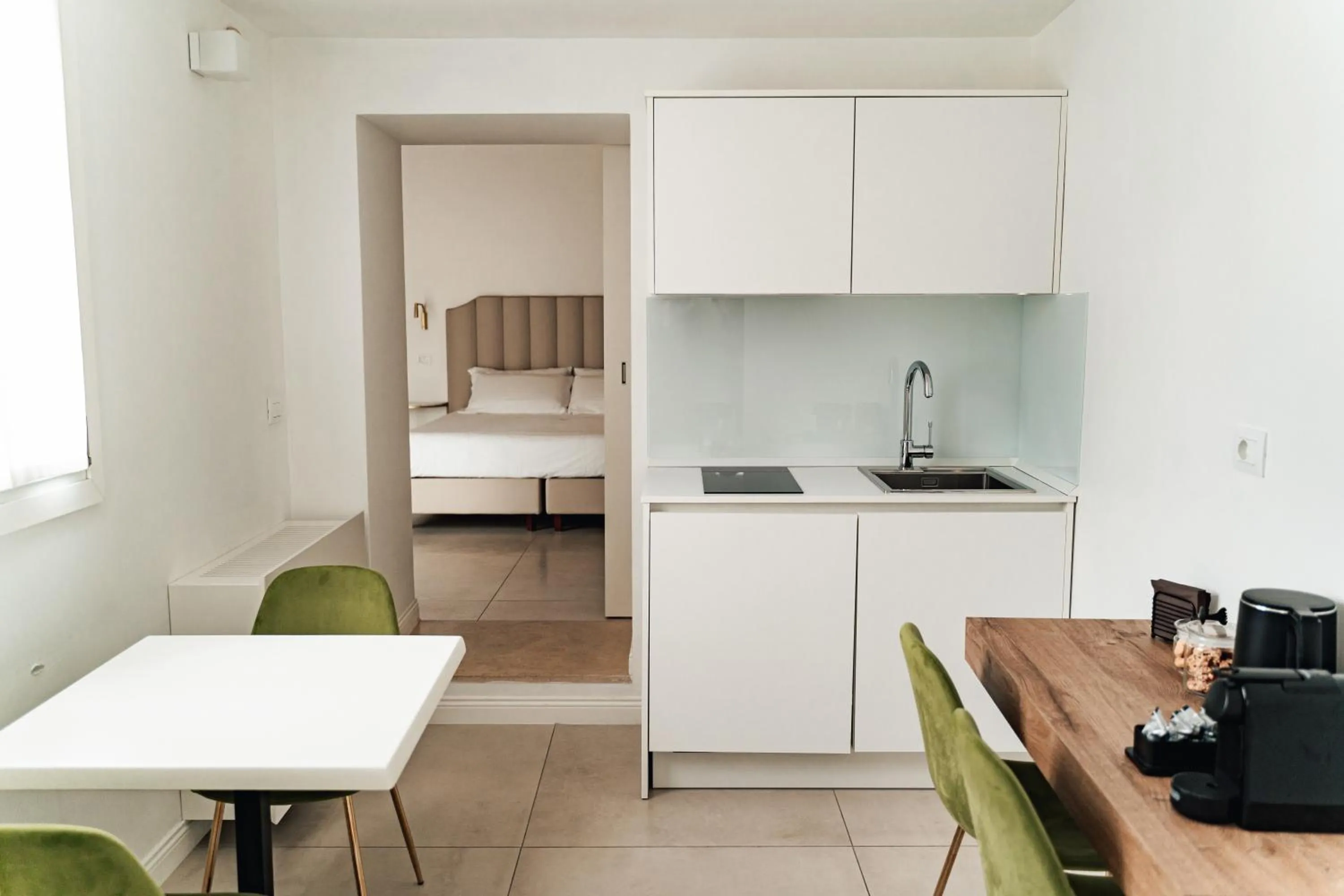 Kitchen or kitchenette, Bed in Le Vie Del Centro Luxury Room