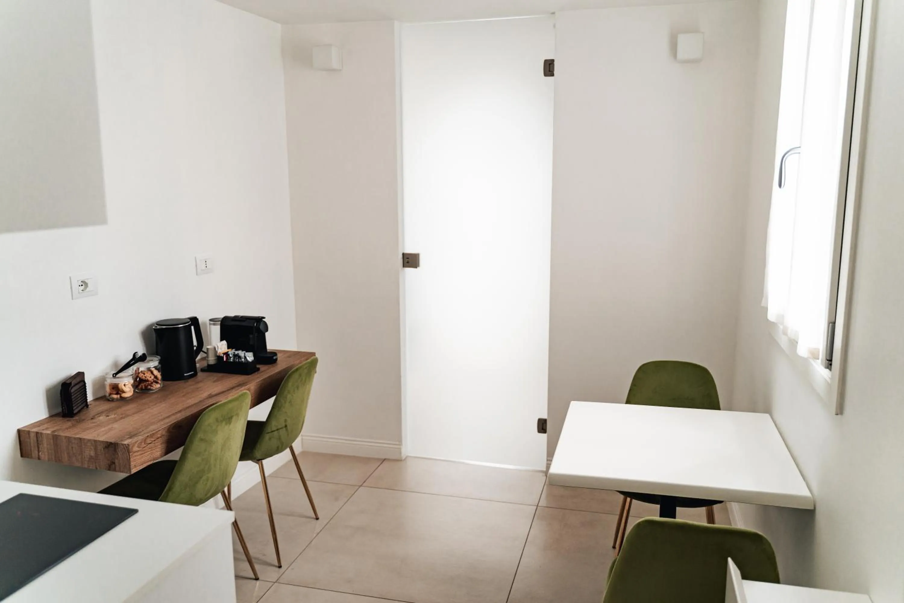 Coffee/tea facilities in Le Vie Del Centro Luxury Room