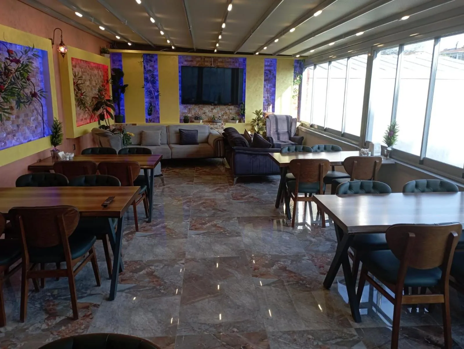 Restaurant/places to eat in Bona Sera Hotel