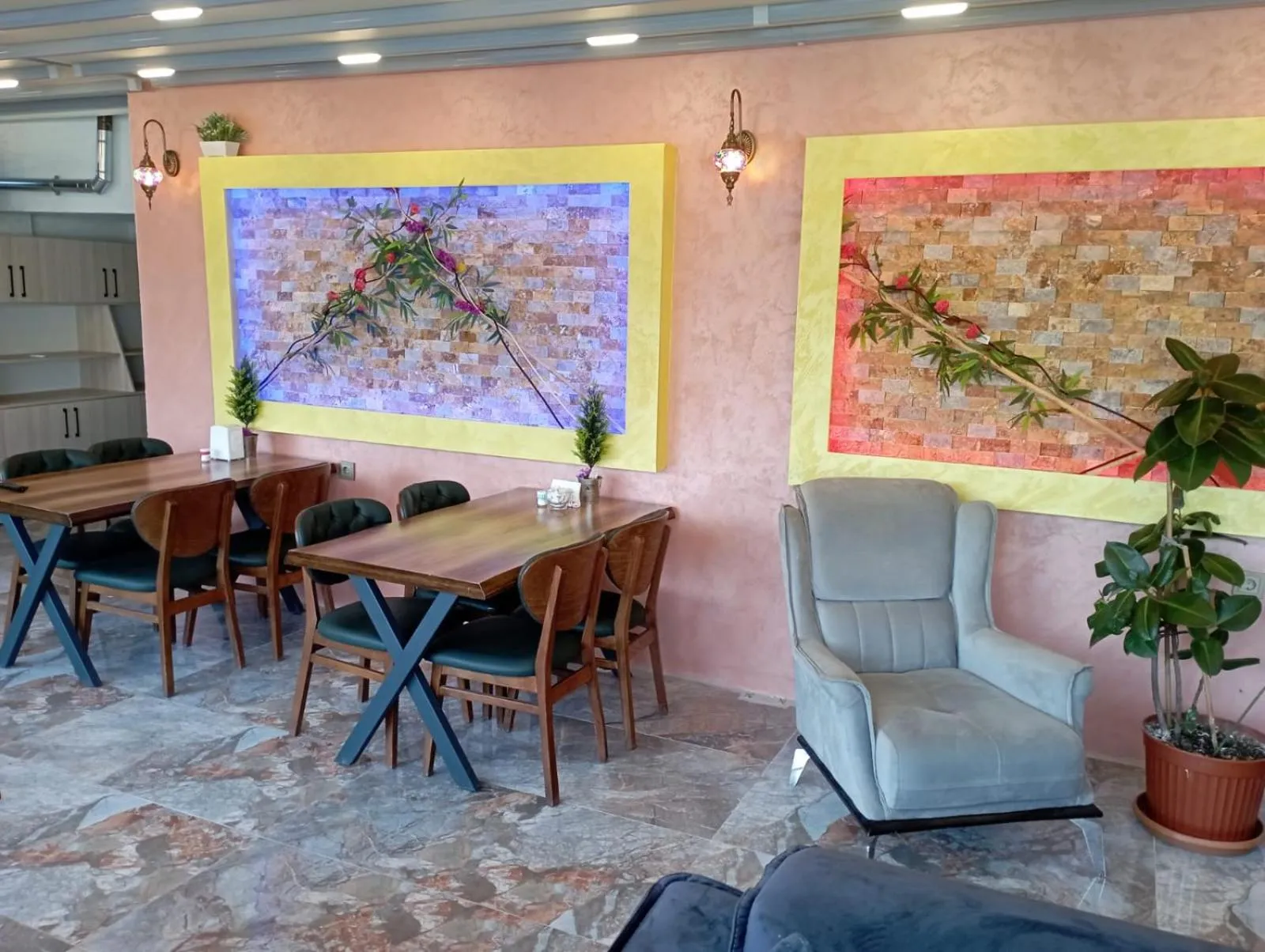 Restaurant/places to eat in Bona Sera Hotel