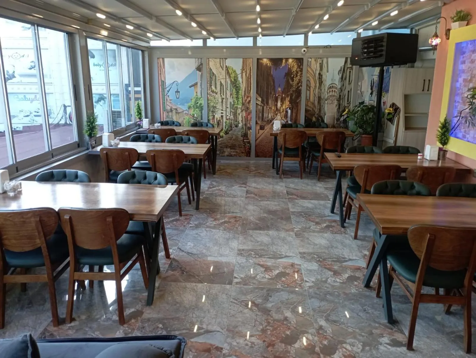 Restaurant/places to eat in Bona Sera Hotel