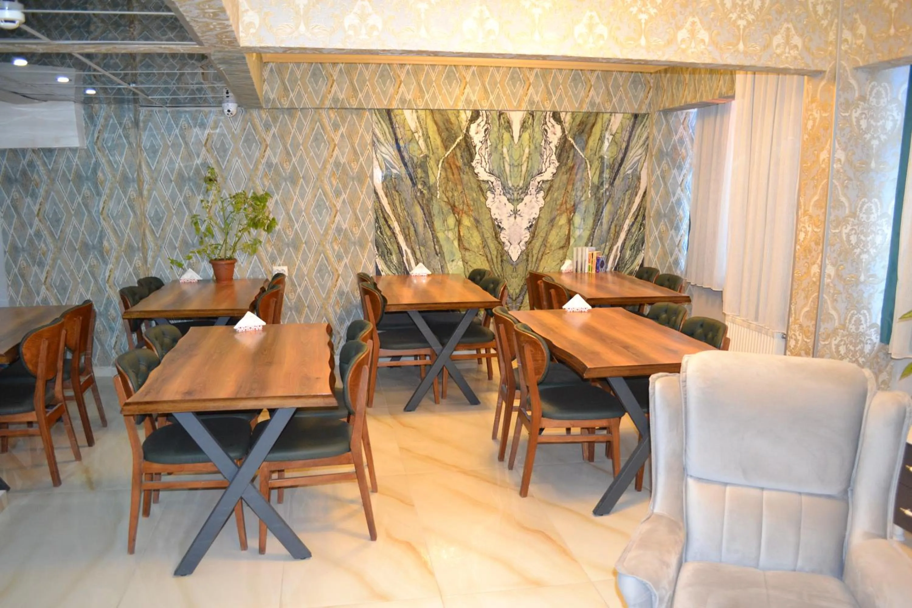 Restaurant/places to eat in Bona Sera Hotel