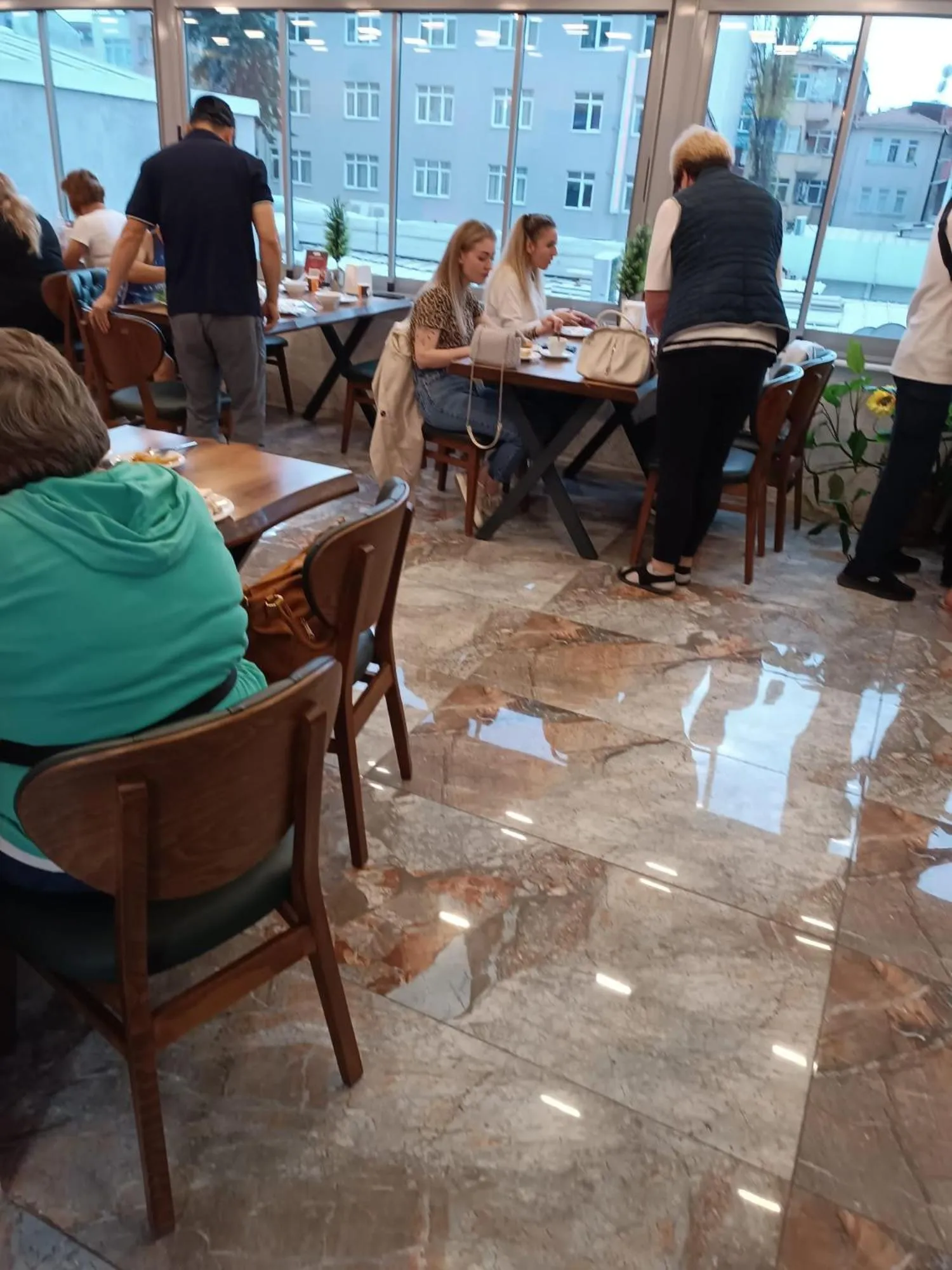 Restaurant/places to eat in Bona Sera Hotel