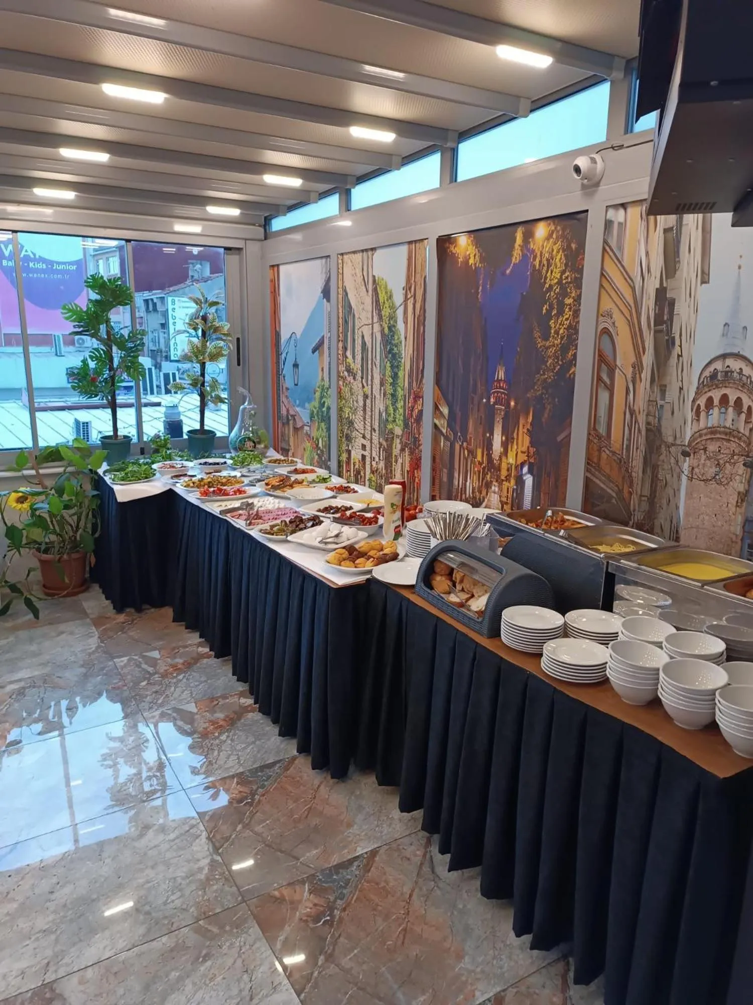 Restaurant/places to eat in Bona Sera Hotel