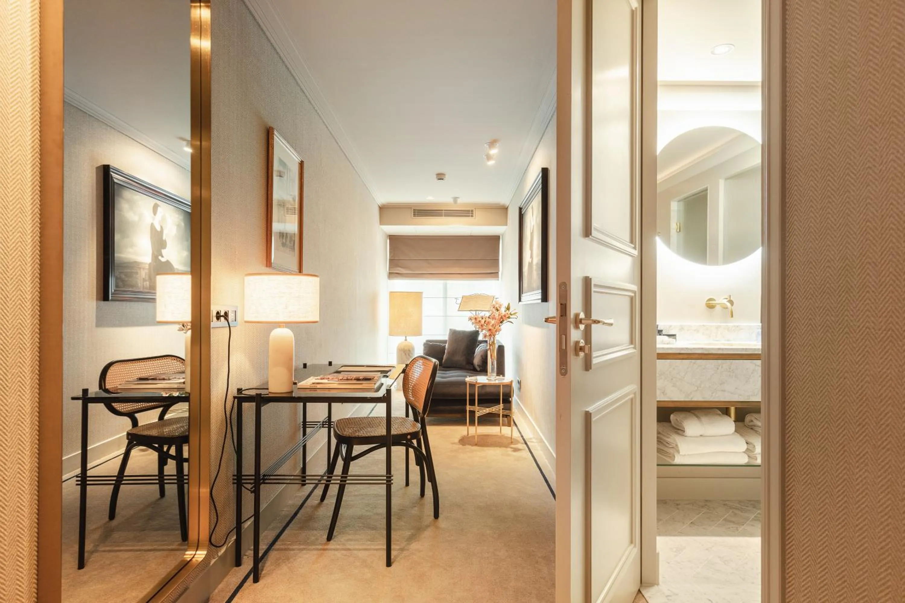 Living room in Hotel 717