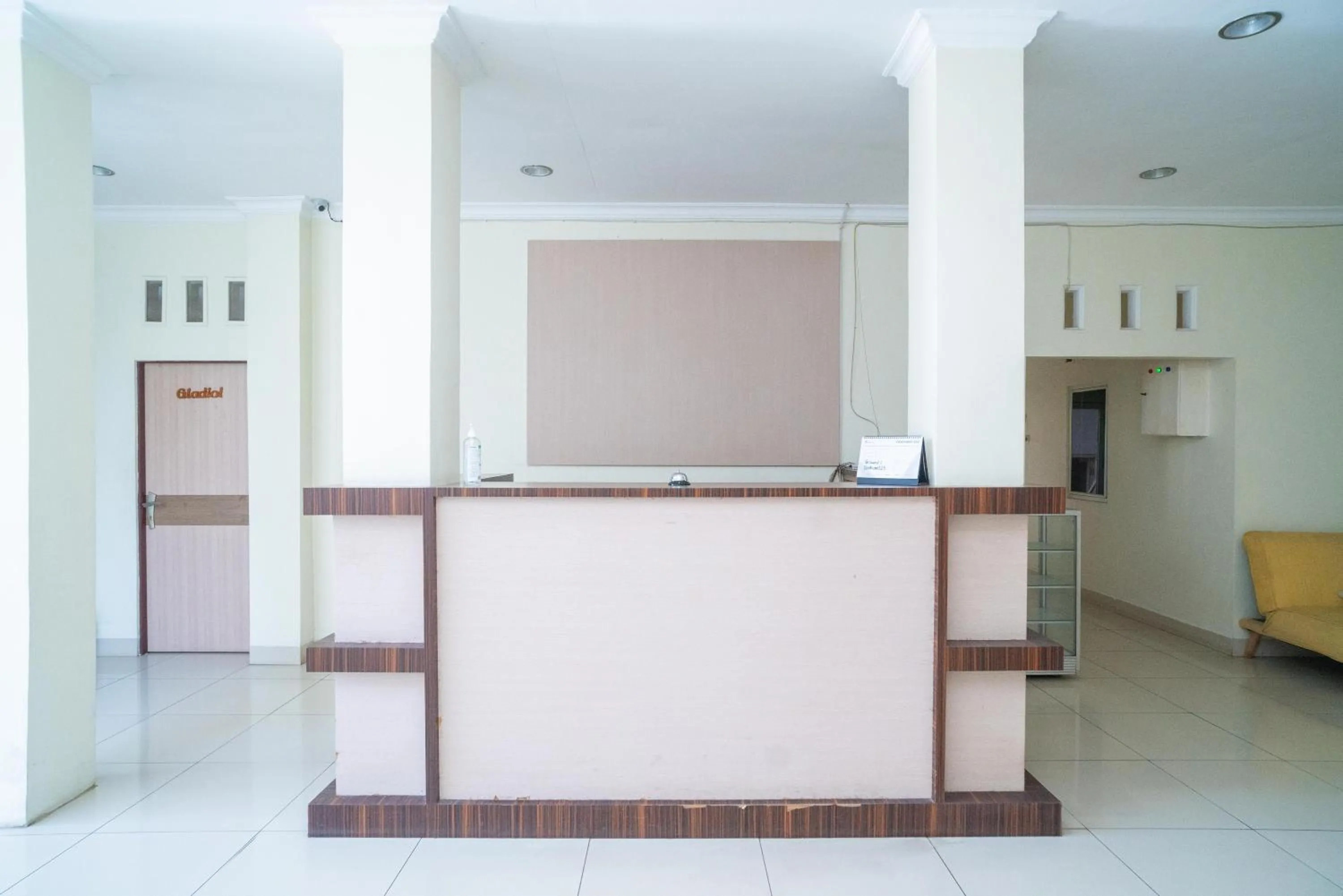 RedDoorz Syariah Near Lapangan Dwiwarna Barabai