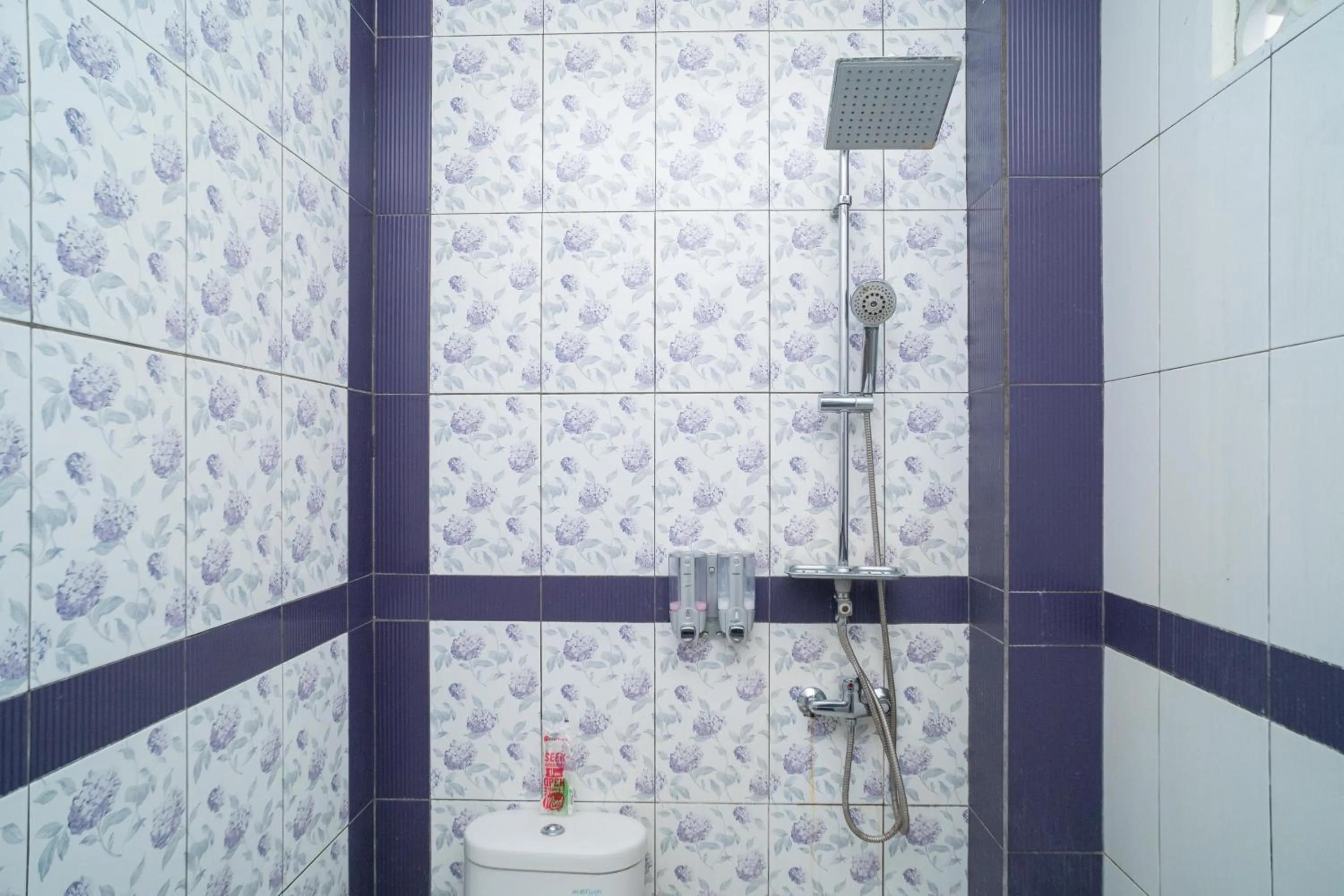 RedDoorz Syariah Near Lapangan Dwiwarna Barabai