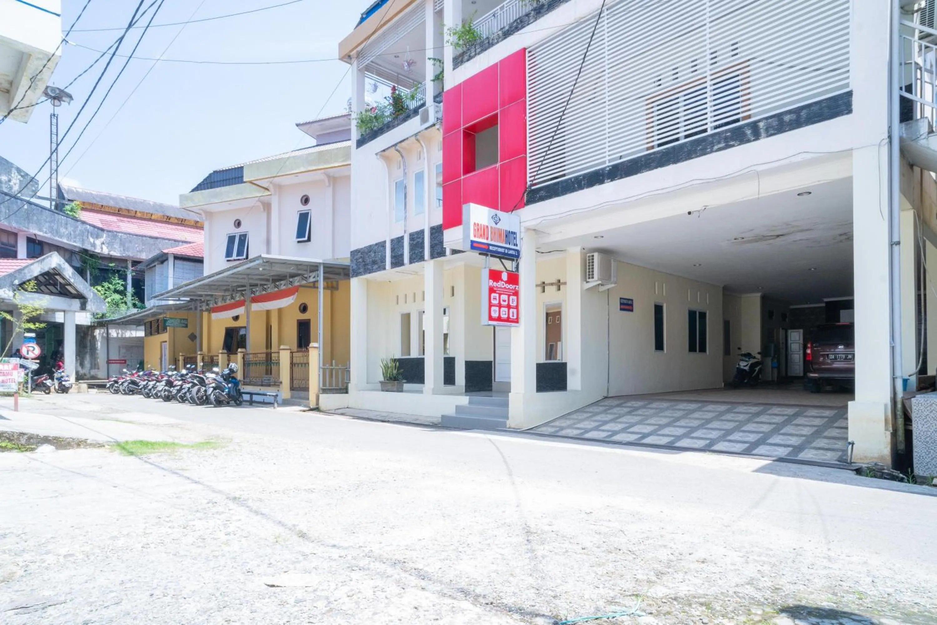 RedDoorz Syariah Near Lapangan Dwiwarna Barabai