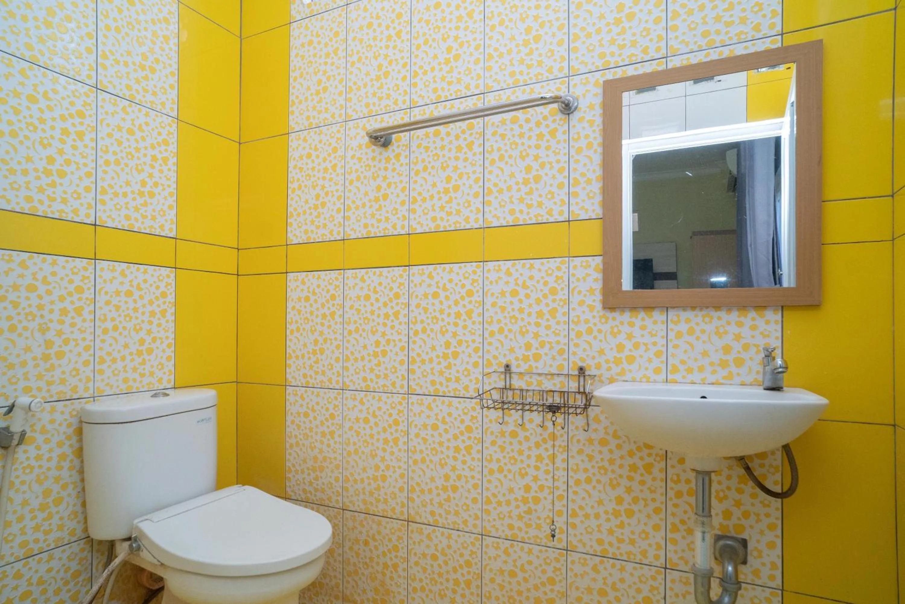 RedDoorz Syariah Near Lapangan Dwiwarna Barabai