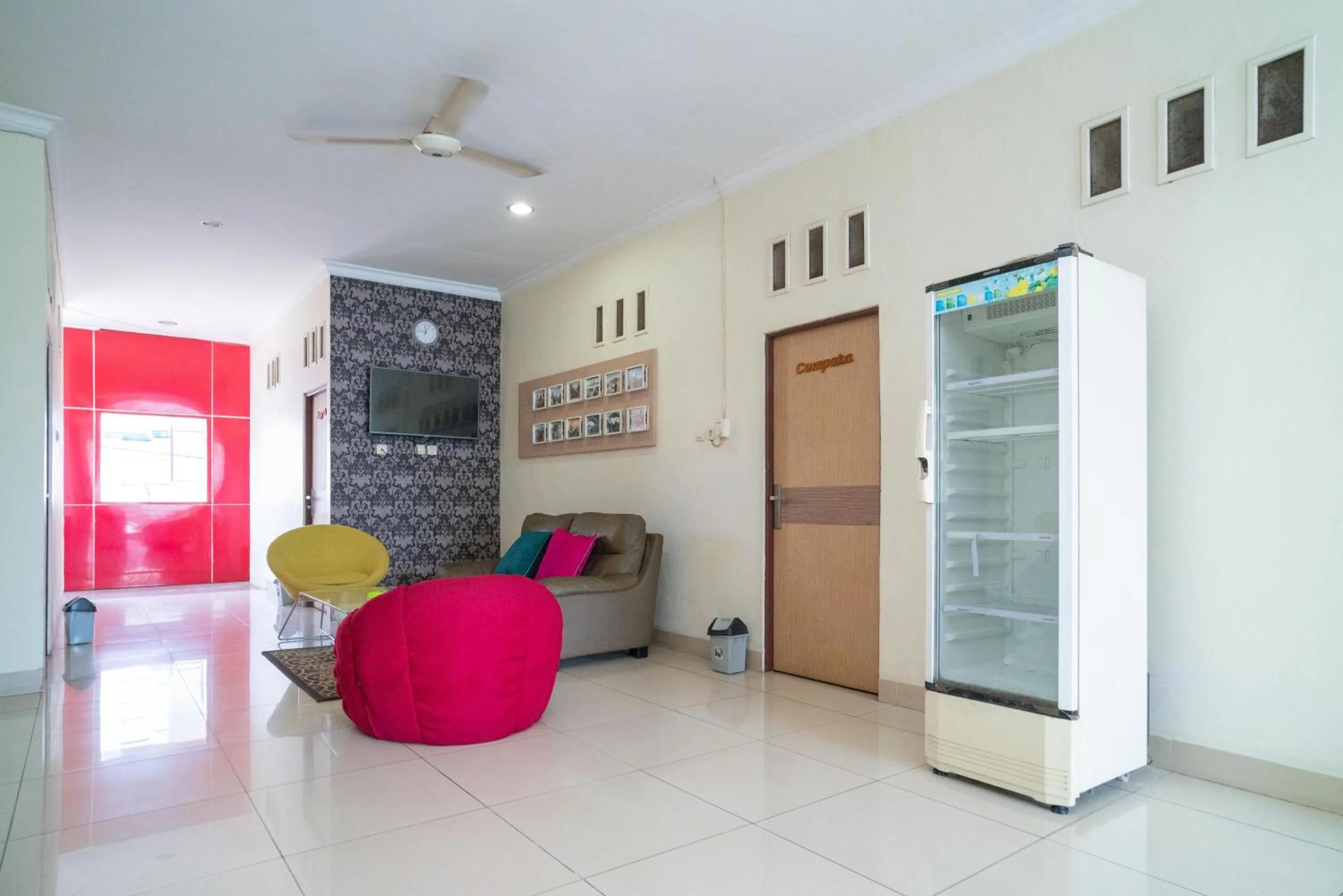 RedDoorz Syariah Near Lapangan Dwiwarna Barabai