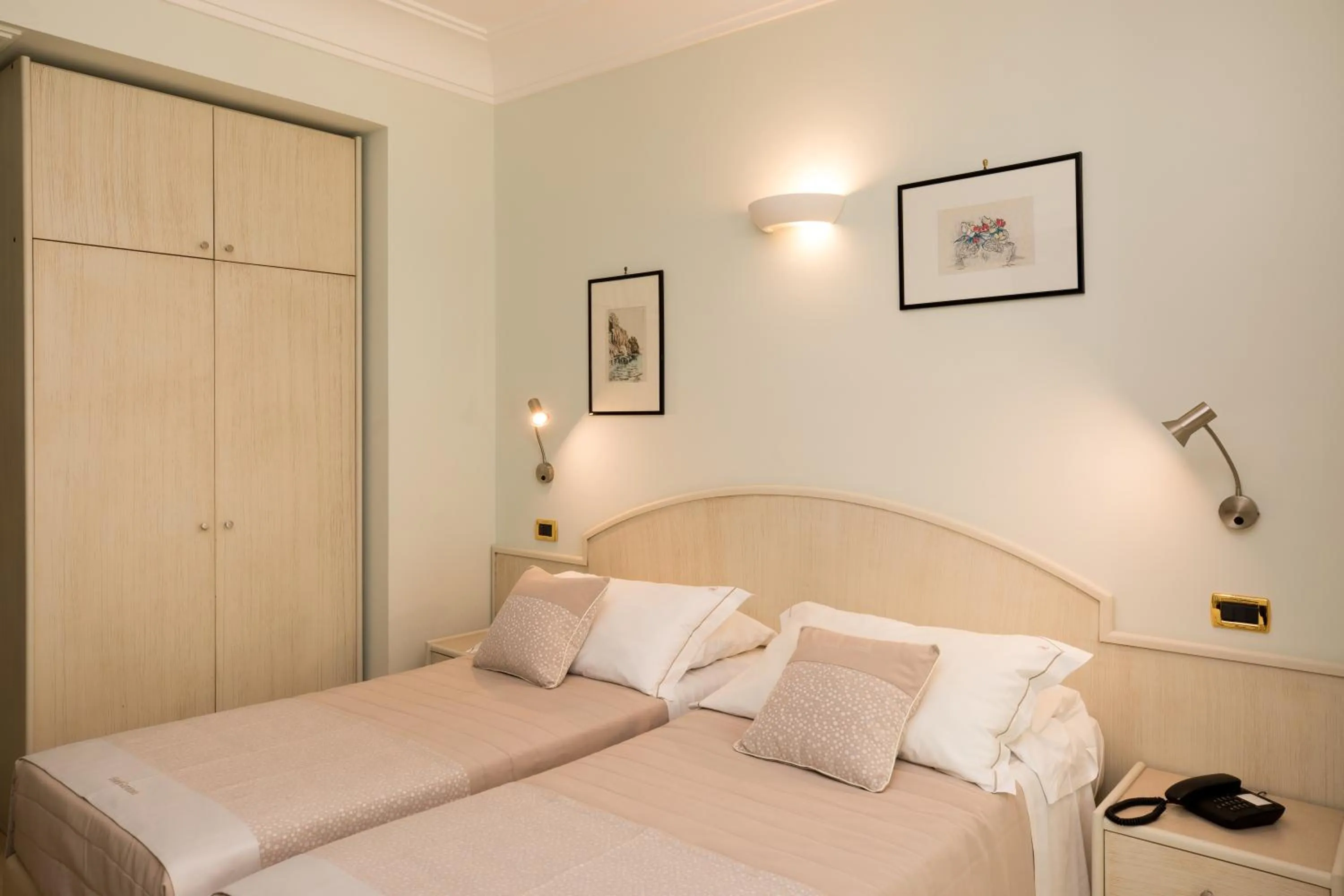 Photo of the whole room, Bed in Hotel Gardenia Sorrento, Ascend Hotel Collection