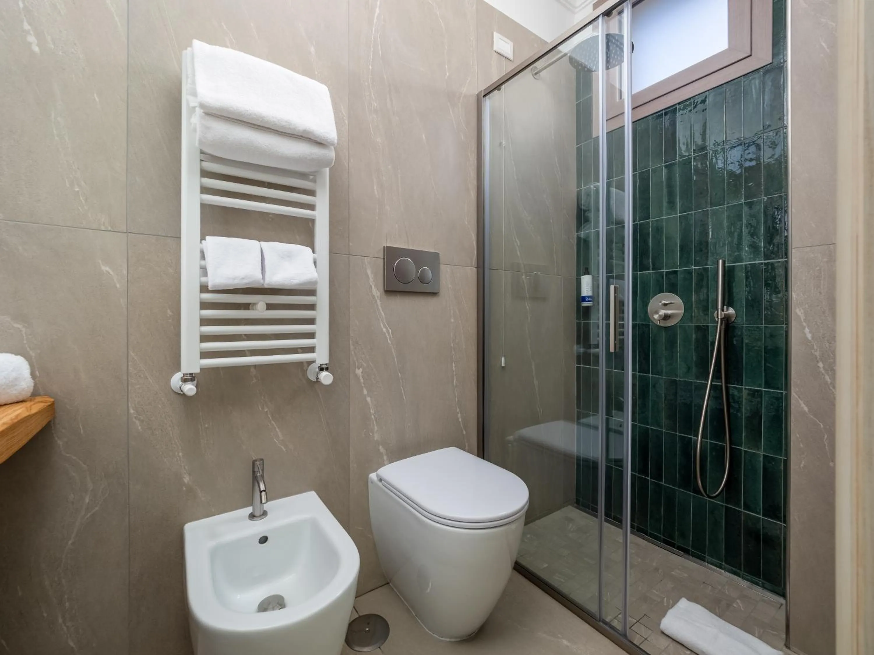 Bathroom in Hotel Gardenia Sorrento, Ascend Hotel Collection