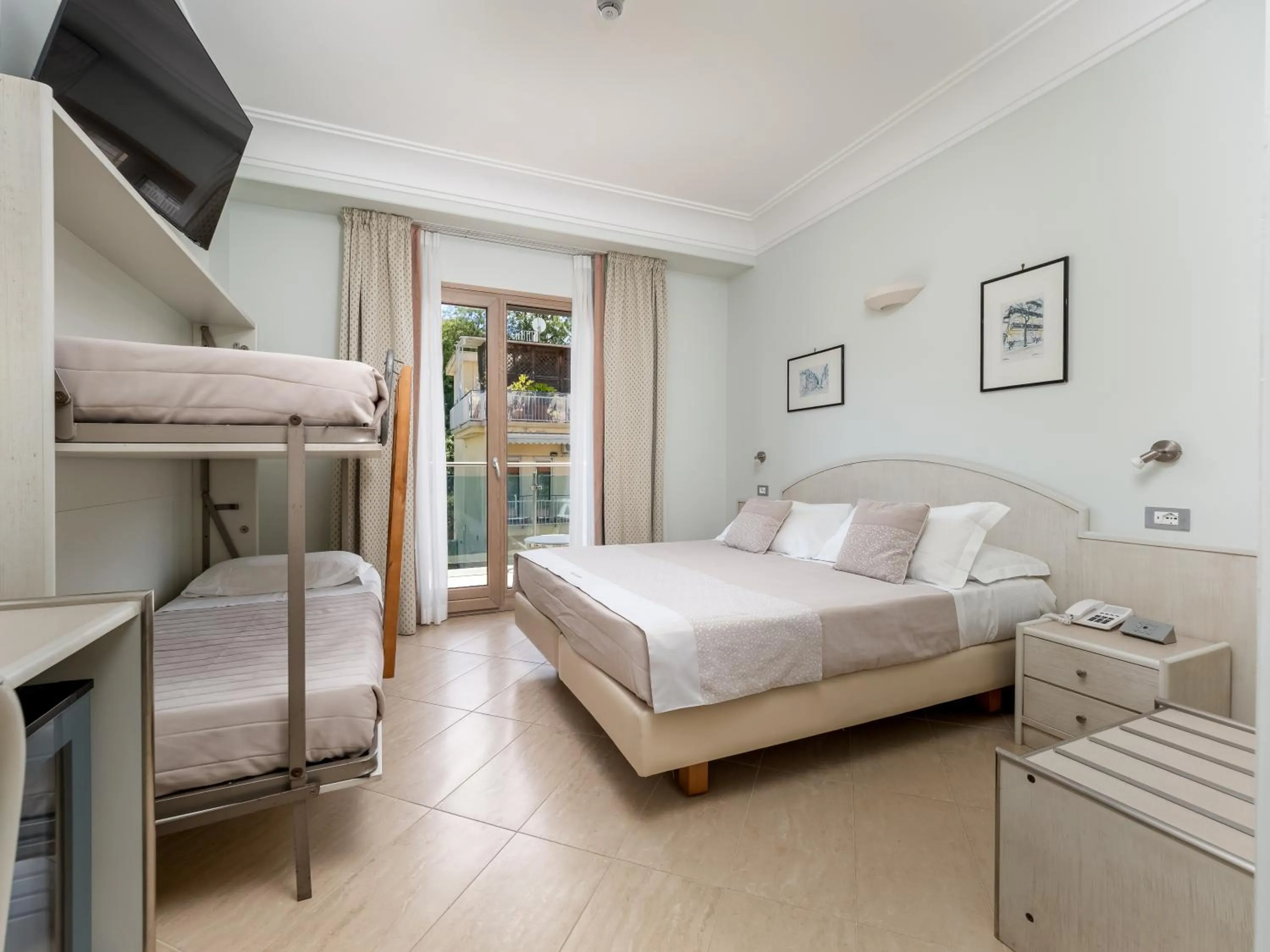 Bedroom, Bed in Hotel Gardenia Sorrento, Ascend Hotel Collection