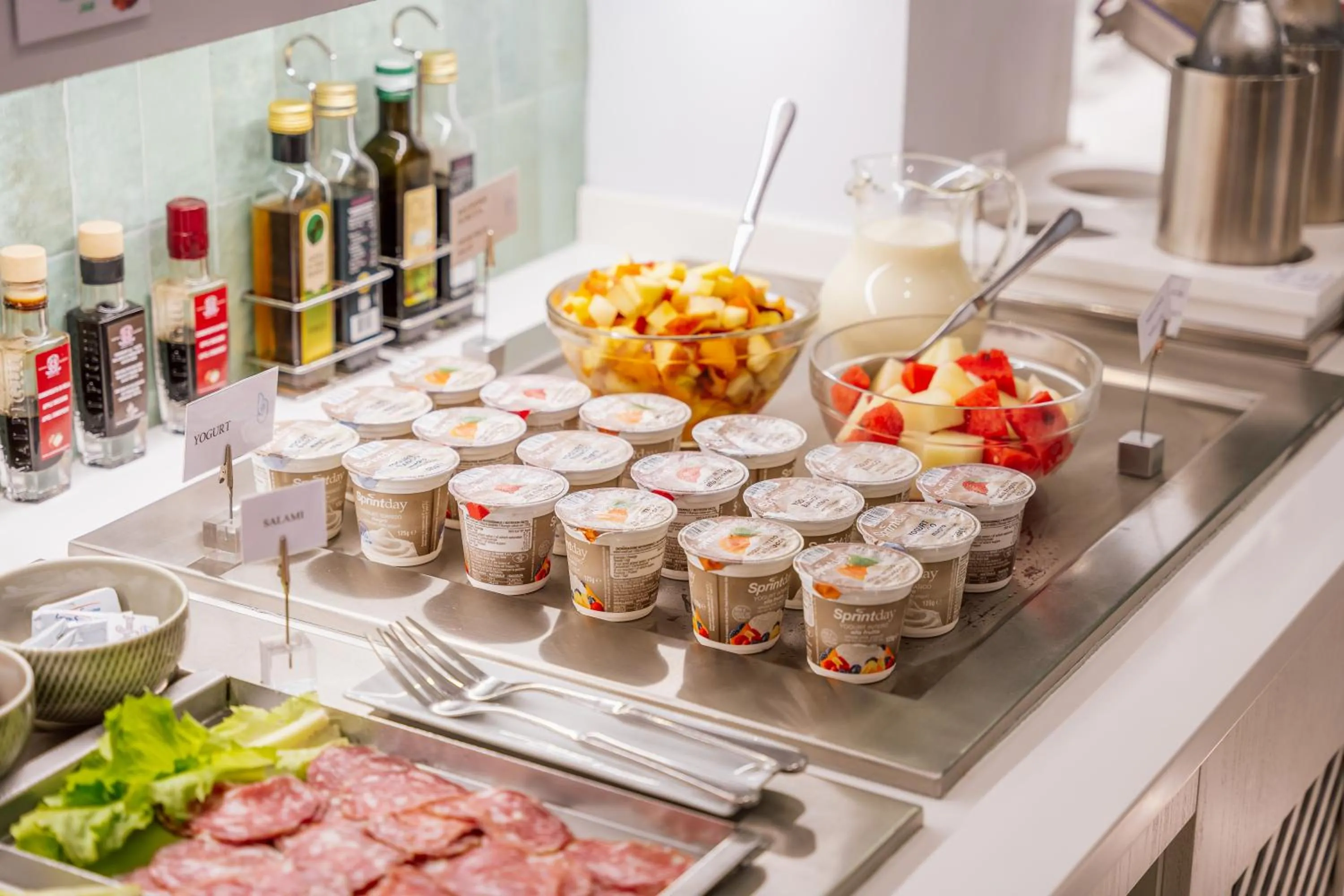 Buffet breakfast in Hotel Gardenia Sorrento, Ascend Hotel Collection