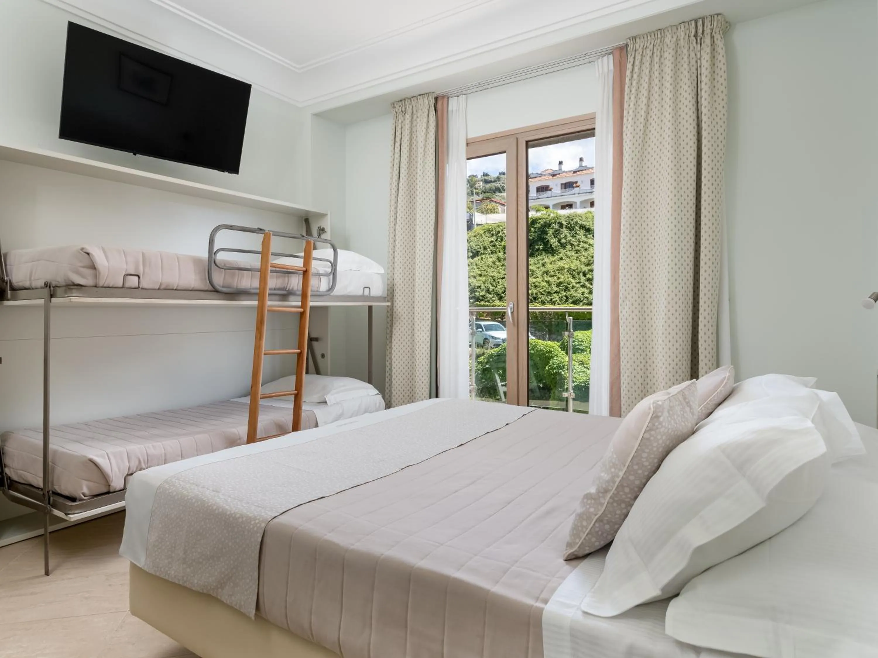 Bedroom, Bed in Hotel Gardenia Sorrento, Ascend Hotel Collection