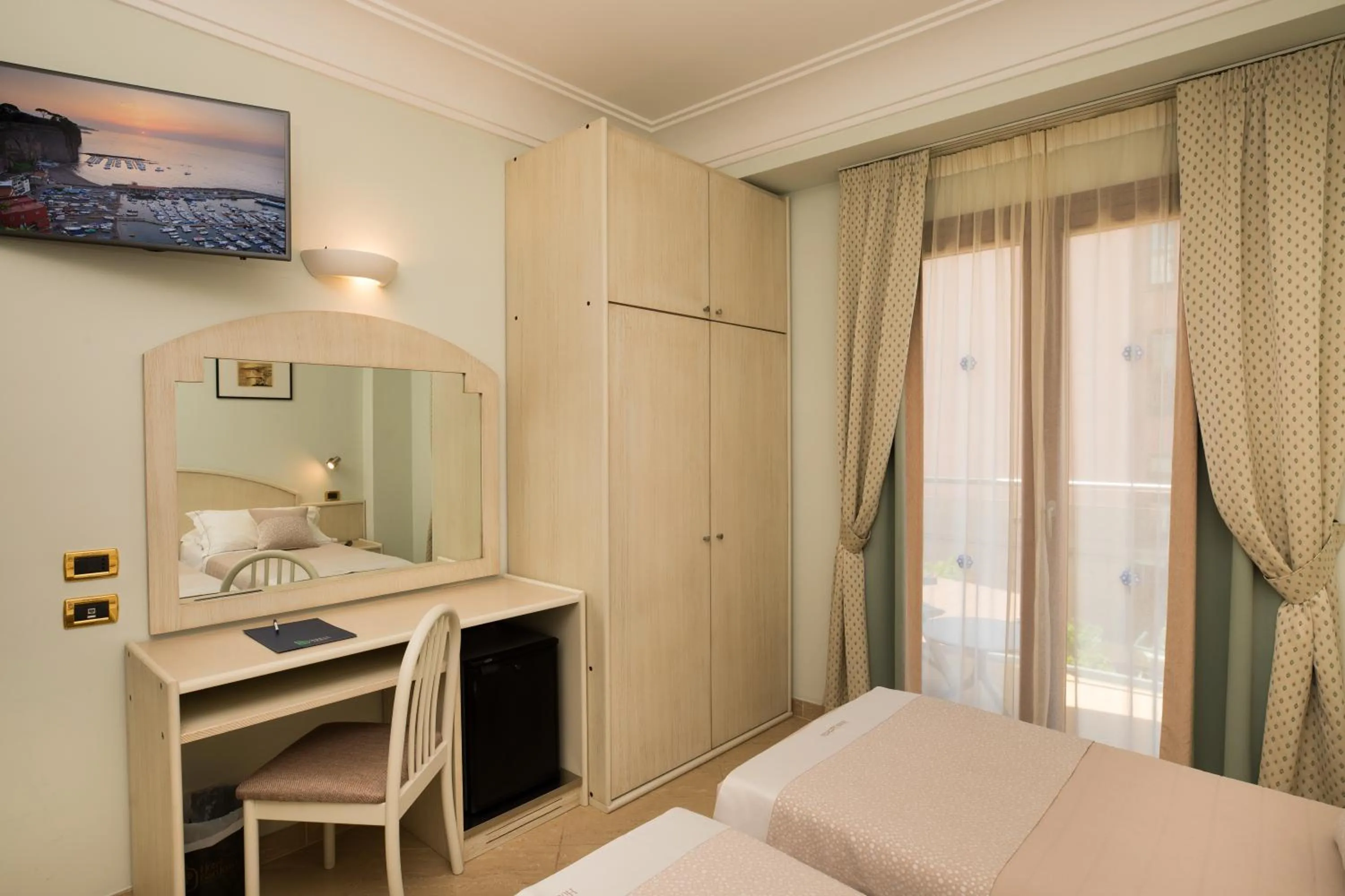 Photo of the whole room, Bed in Hotel Gardenia Sorrento, Ascend Hotel Collection