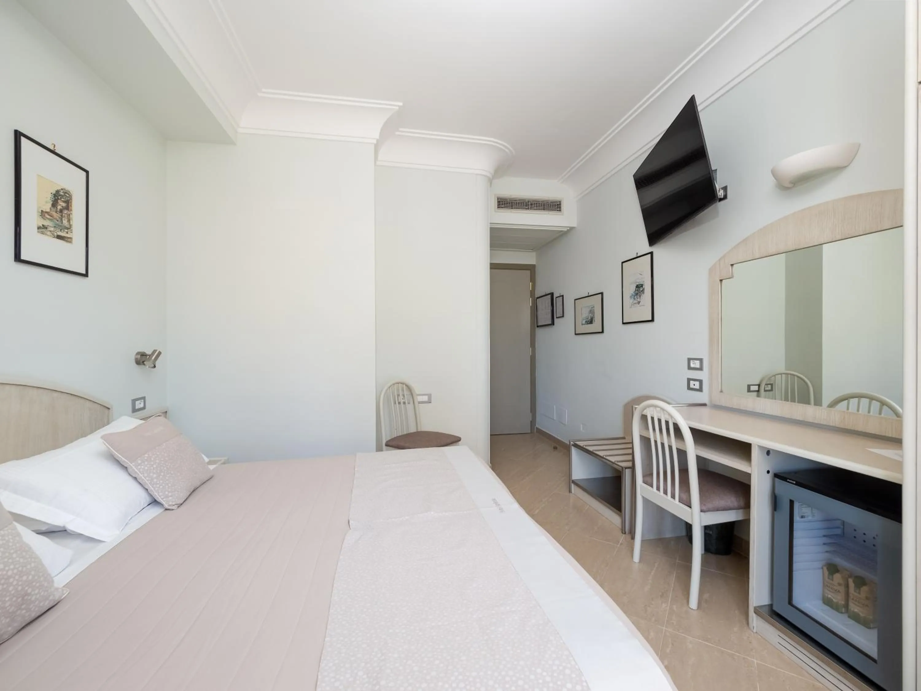 Bedroom, Bed in Hotel Gardenia Sorrento, Ascend Hotel Collection