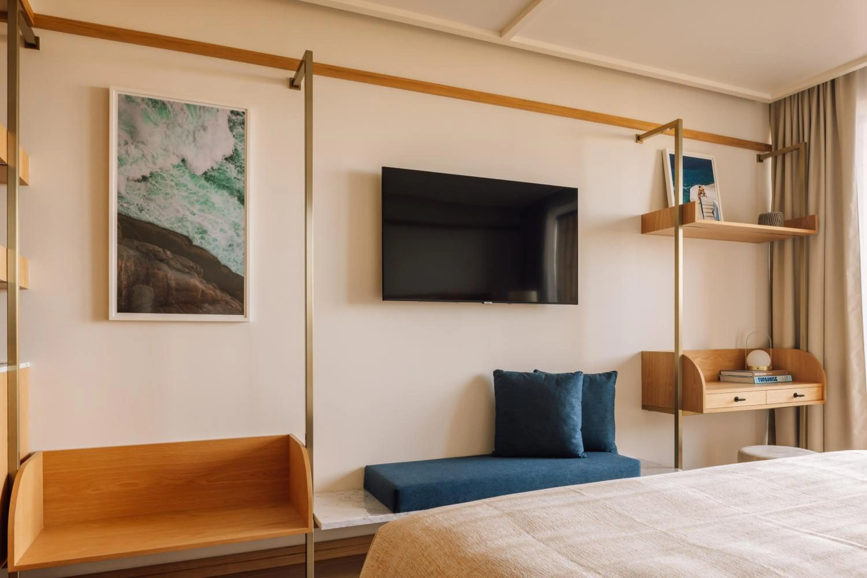 Seating area, Bed in Aethos Ericeira