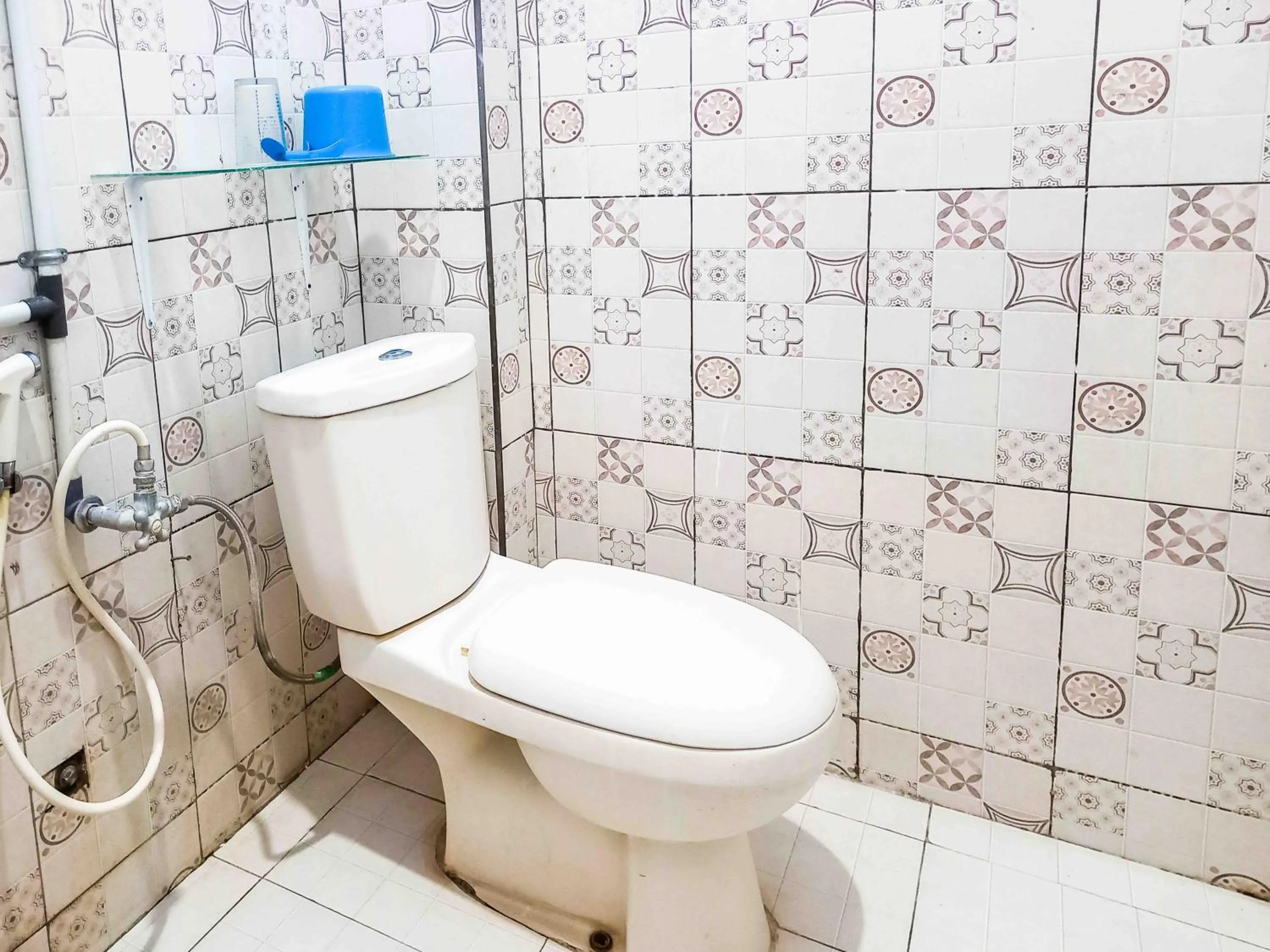 Bathroom in RedDoorz @ Lolak Bolaang Mongondow