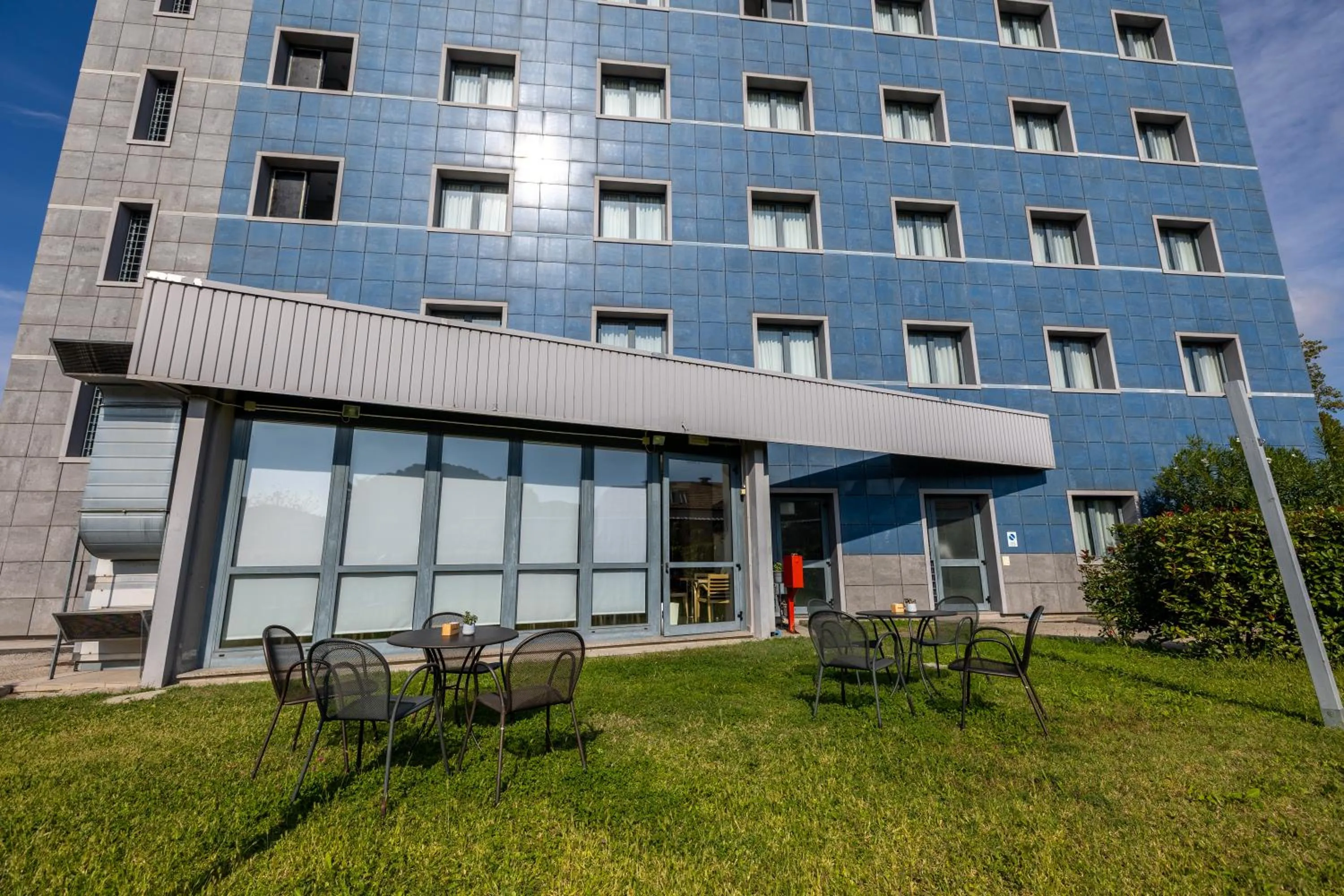 Garden in Best Western Palace Inn Hotel